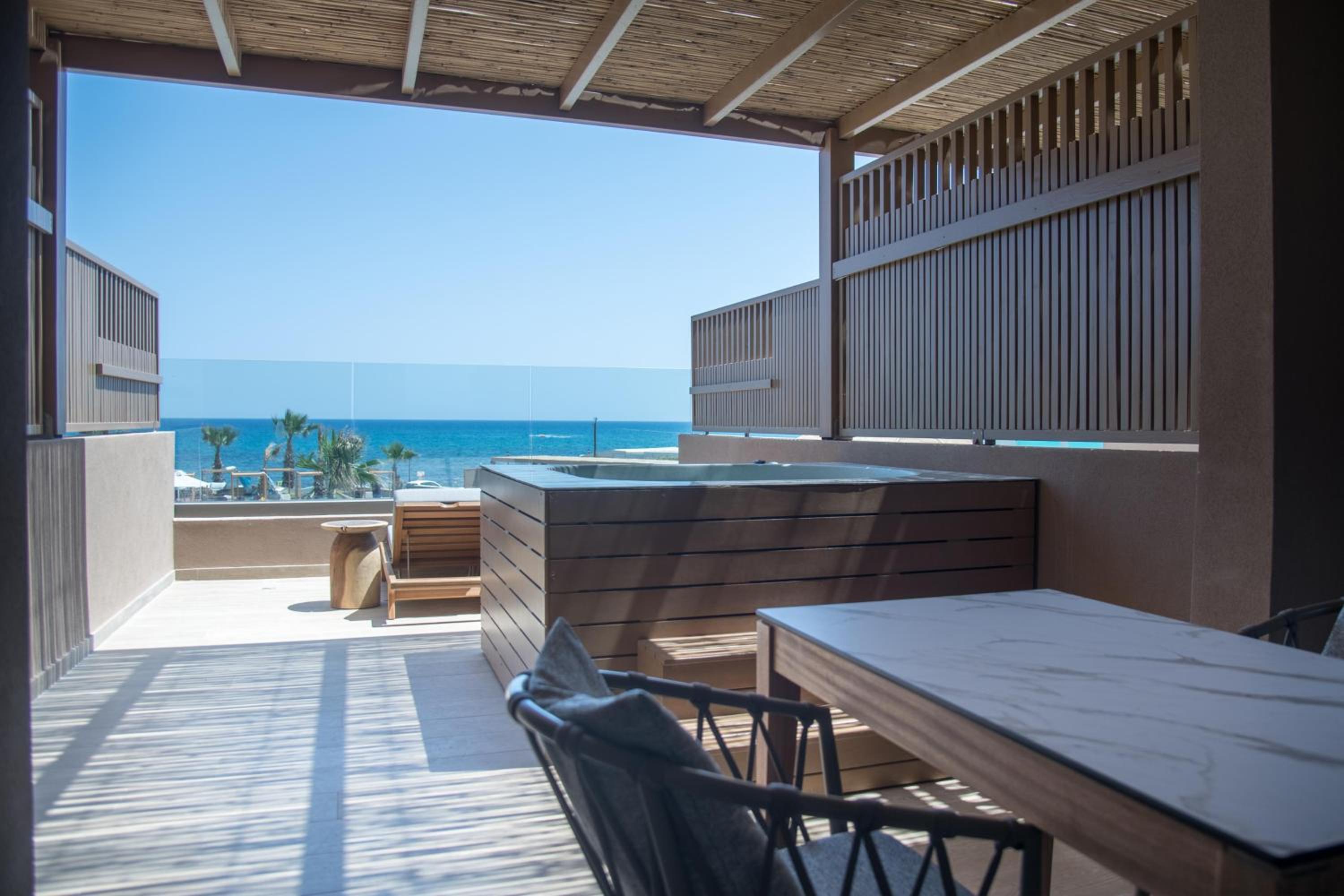 Petite Suite with Outdoor Hot Tub