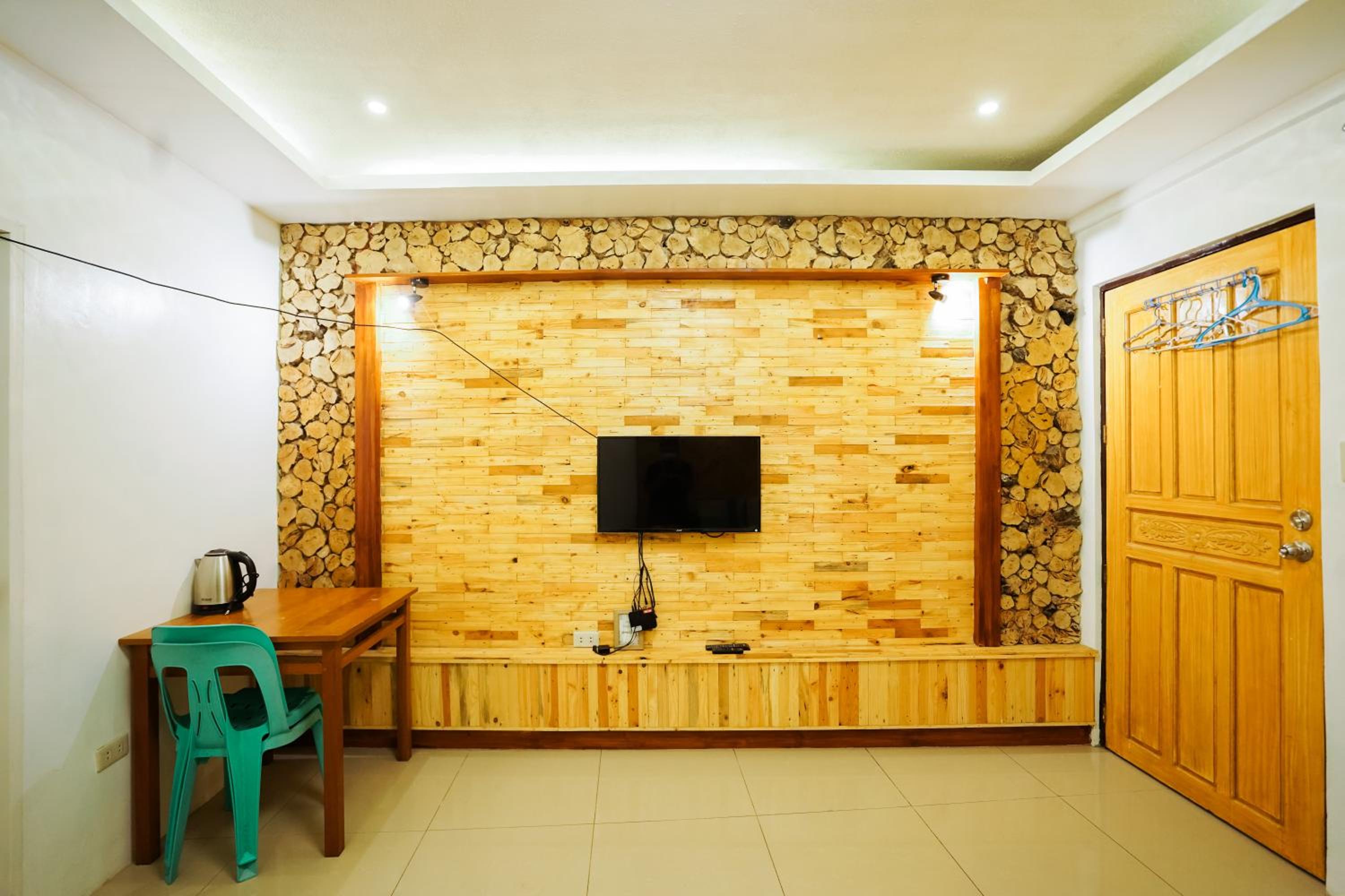 Family Room with Bath - Photo 7