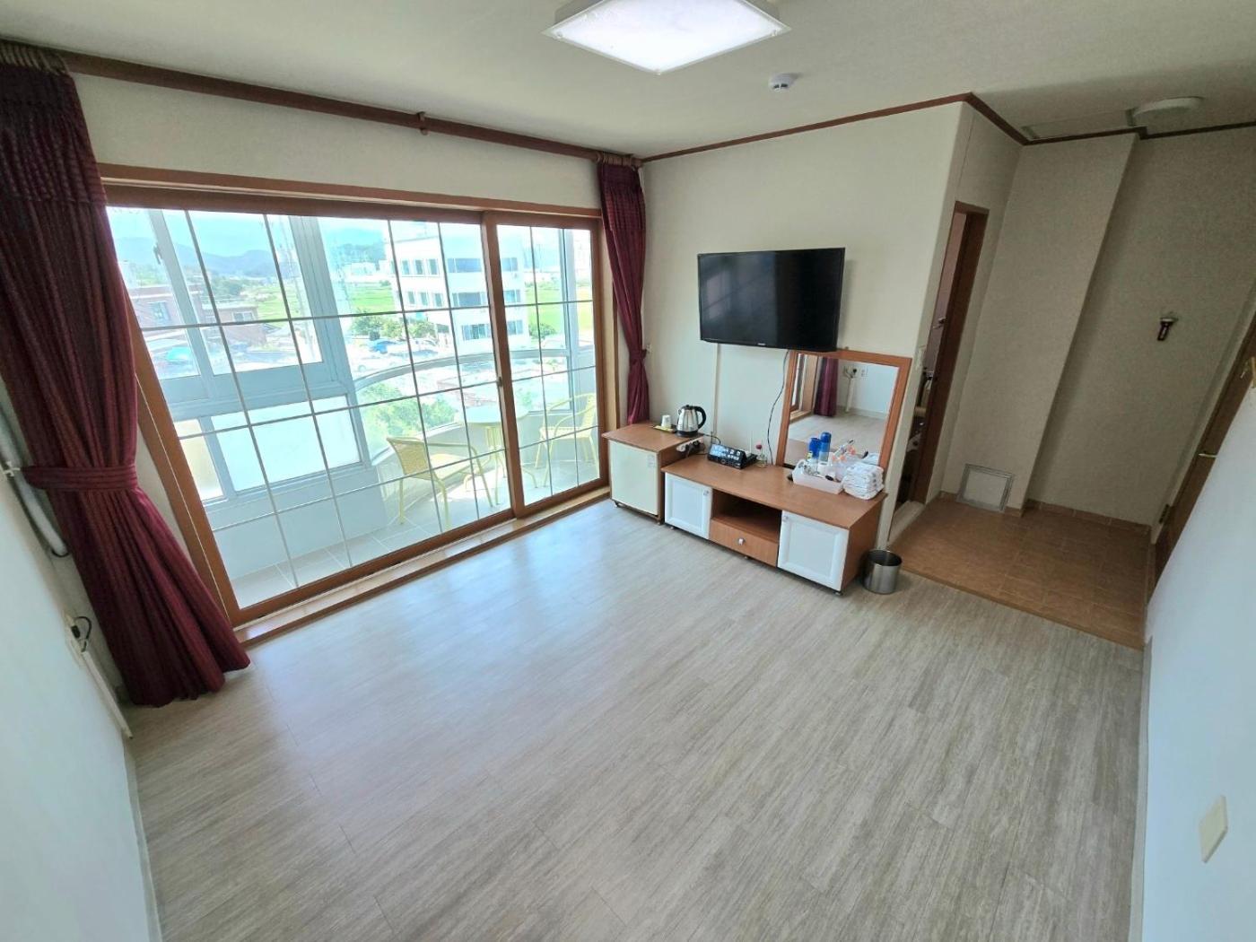 Korean-Style Twin Room photo 1