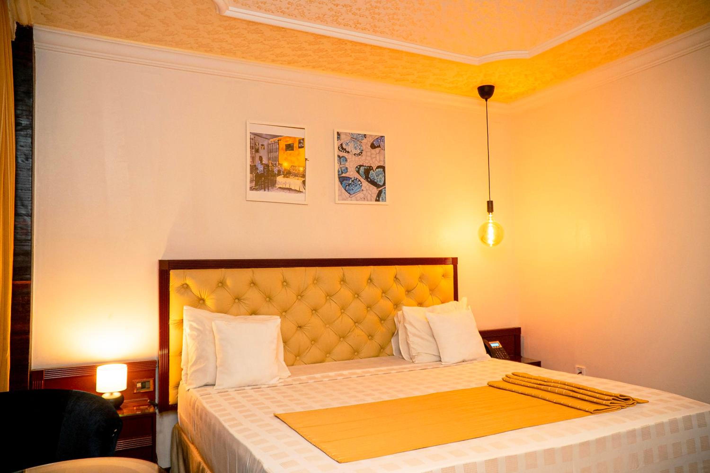 Deluxe Family Suite photo 2