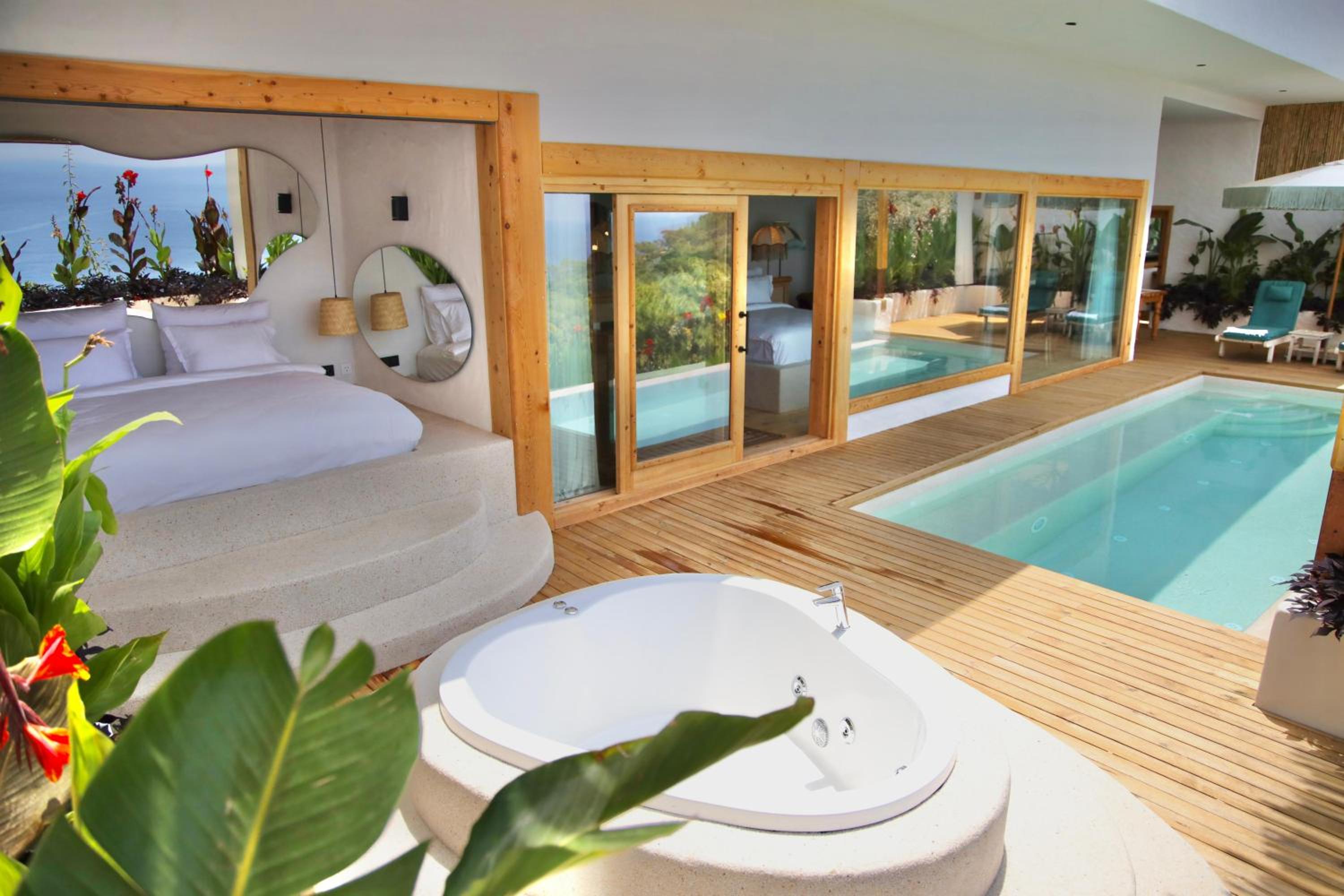 Honeymoon Suite with Private Pool - Photo 2