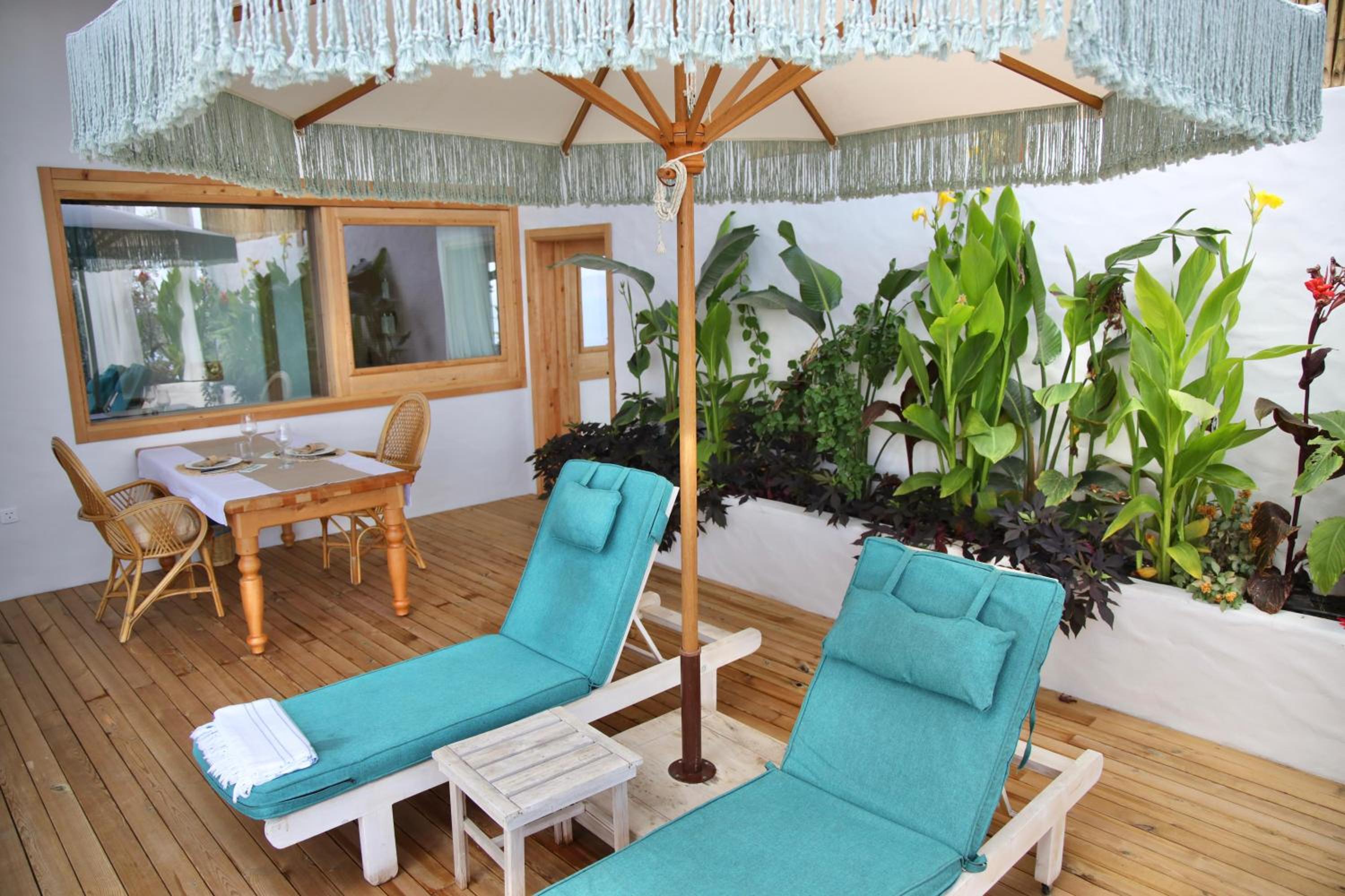 Honeymoon Suite with Private Pool - Photo 10