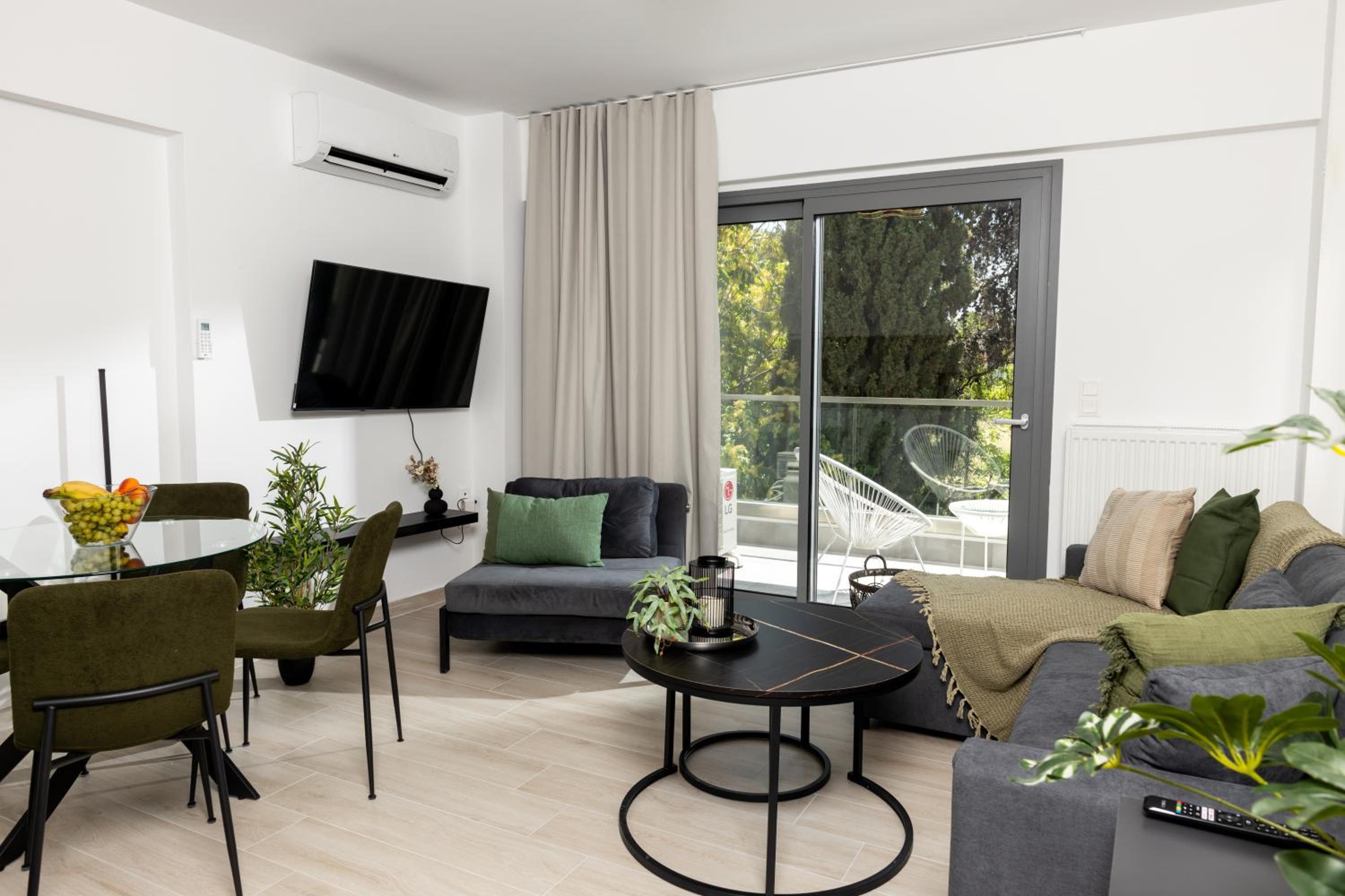 Deluxe One-Bedroom Apartment with City View