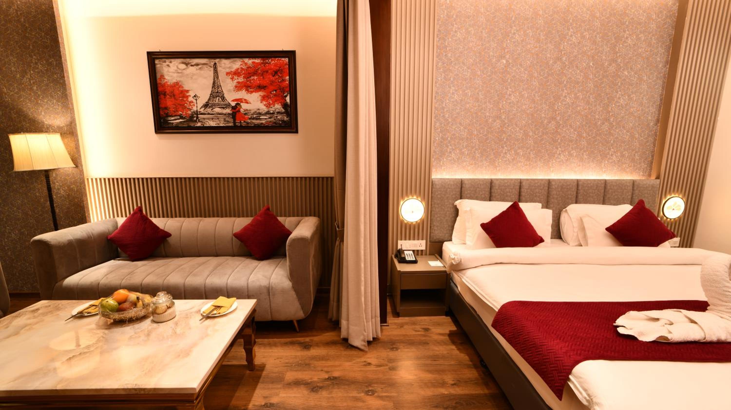 Suite - Photo 3