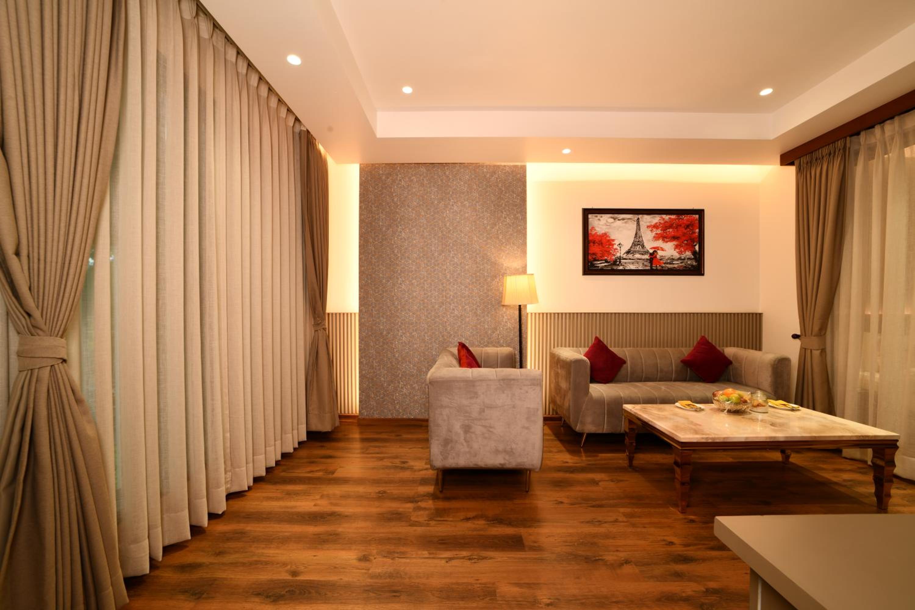 Suite - Photo 2
