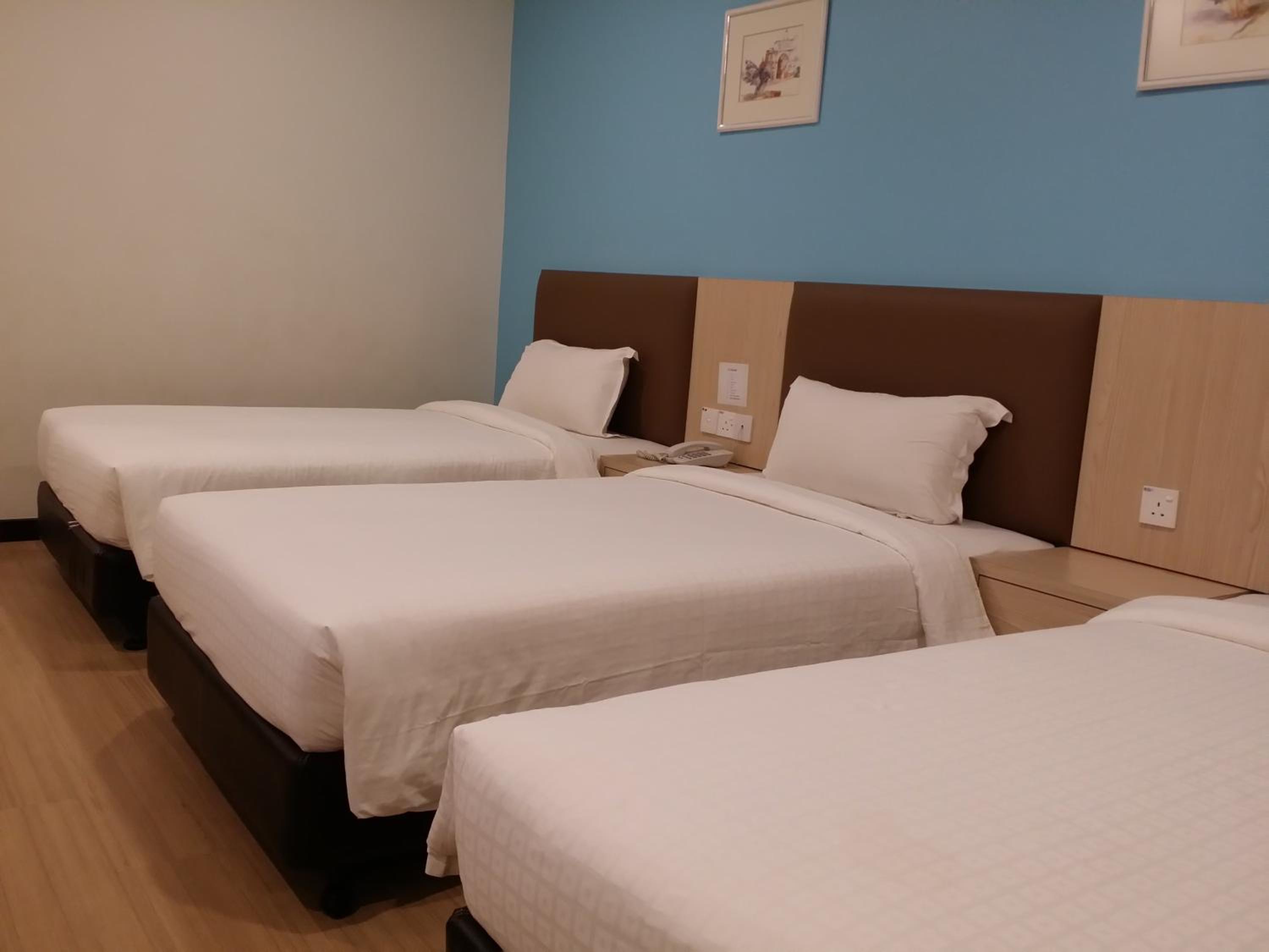 Deluxe Triple Room photo 3