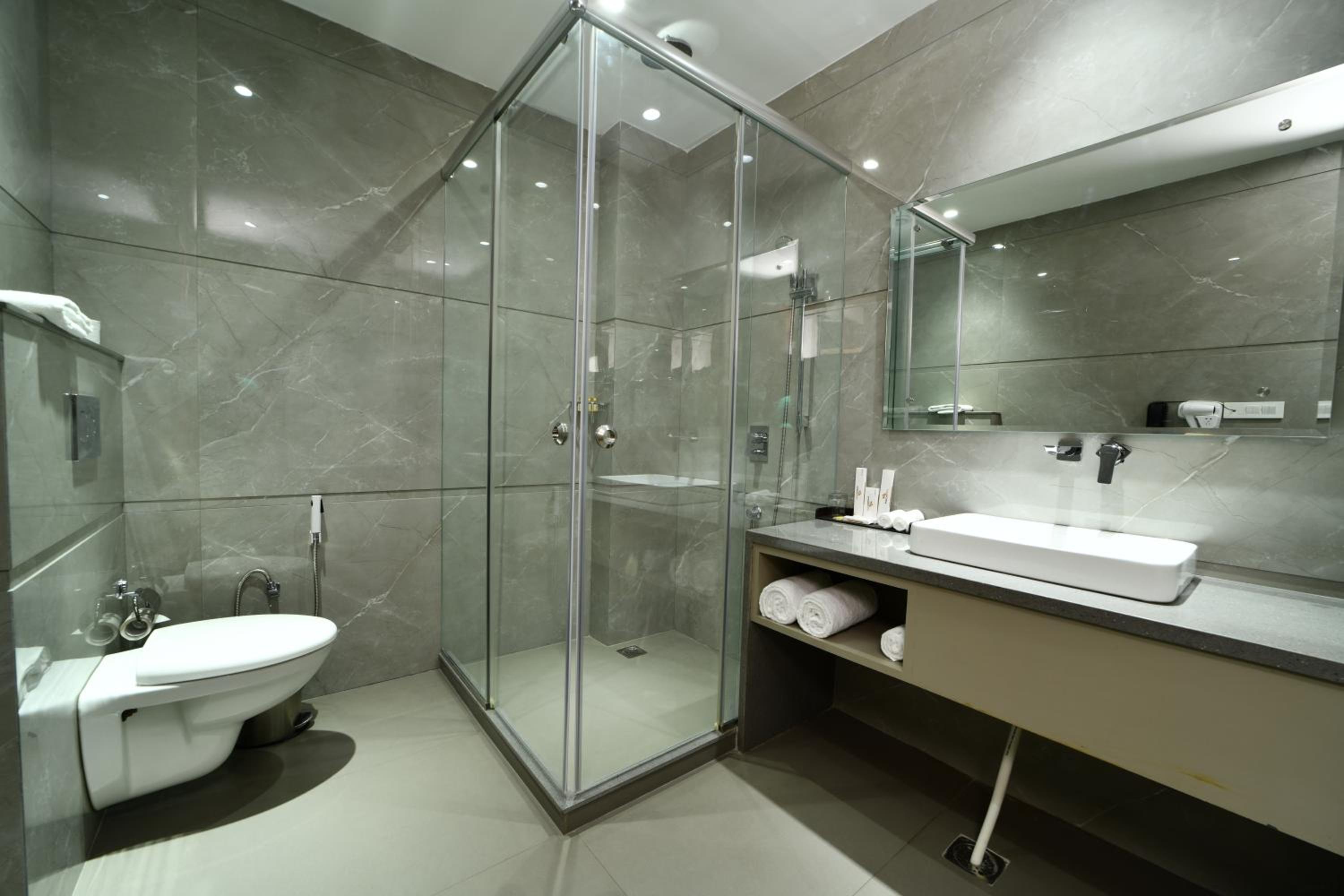Suite - Photo 8