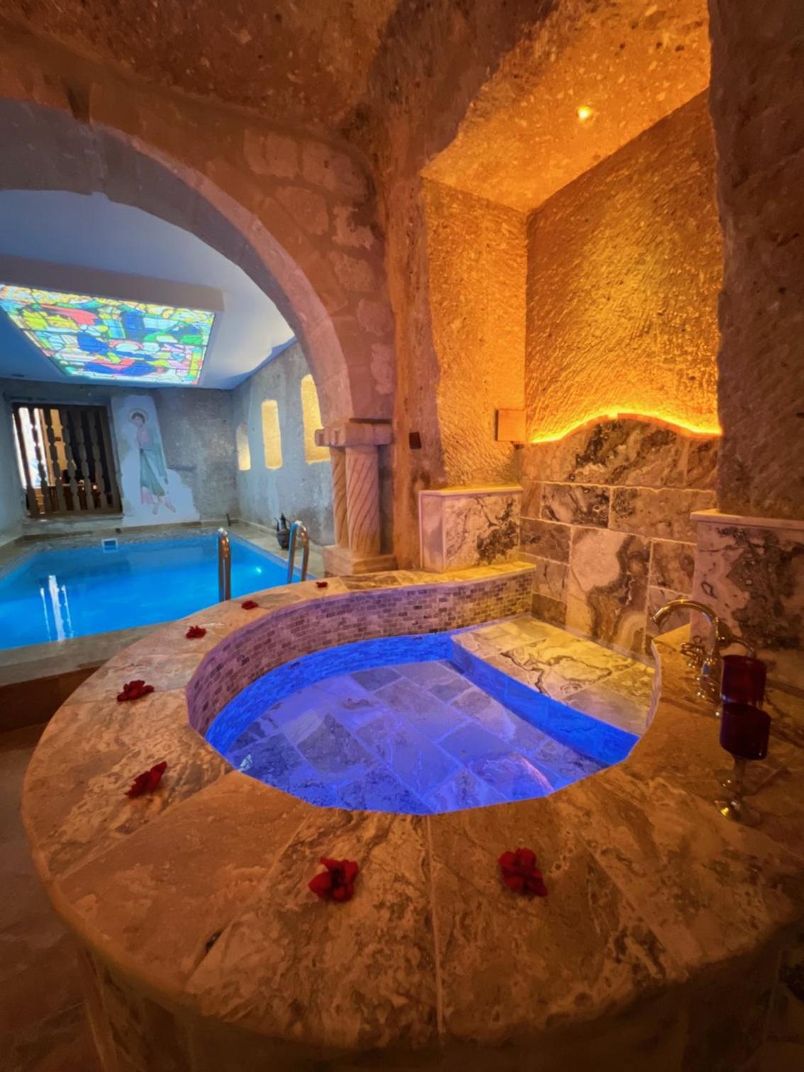 Suite with Private Pool - Photo 17