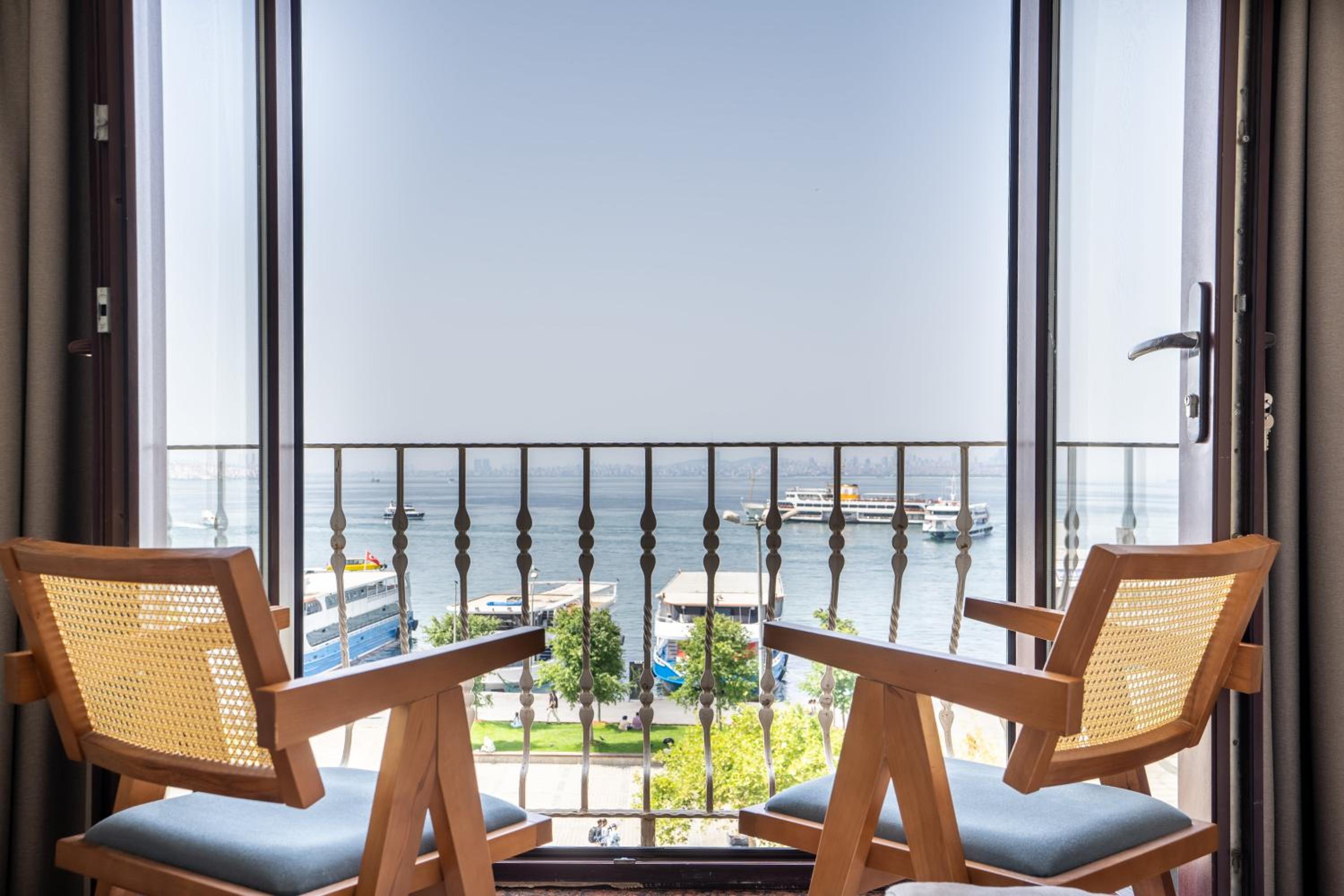 Queen Suite with Sea View photo 3