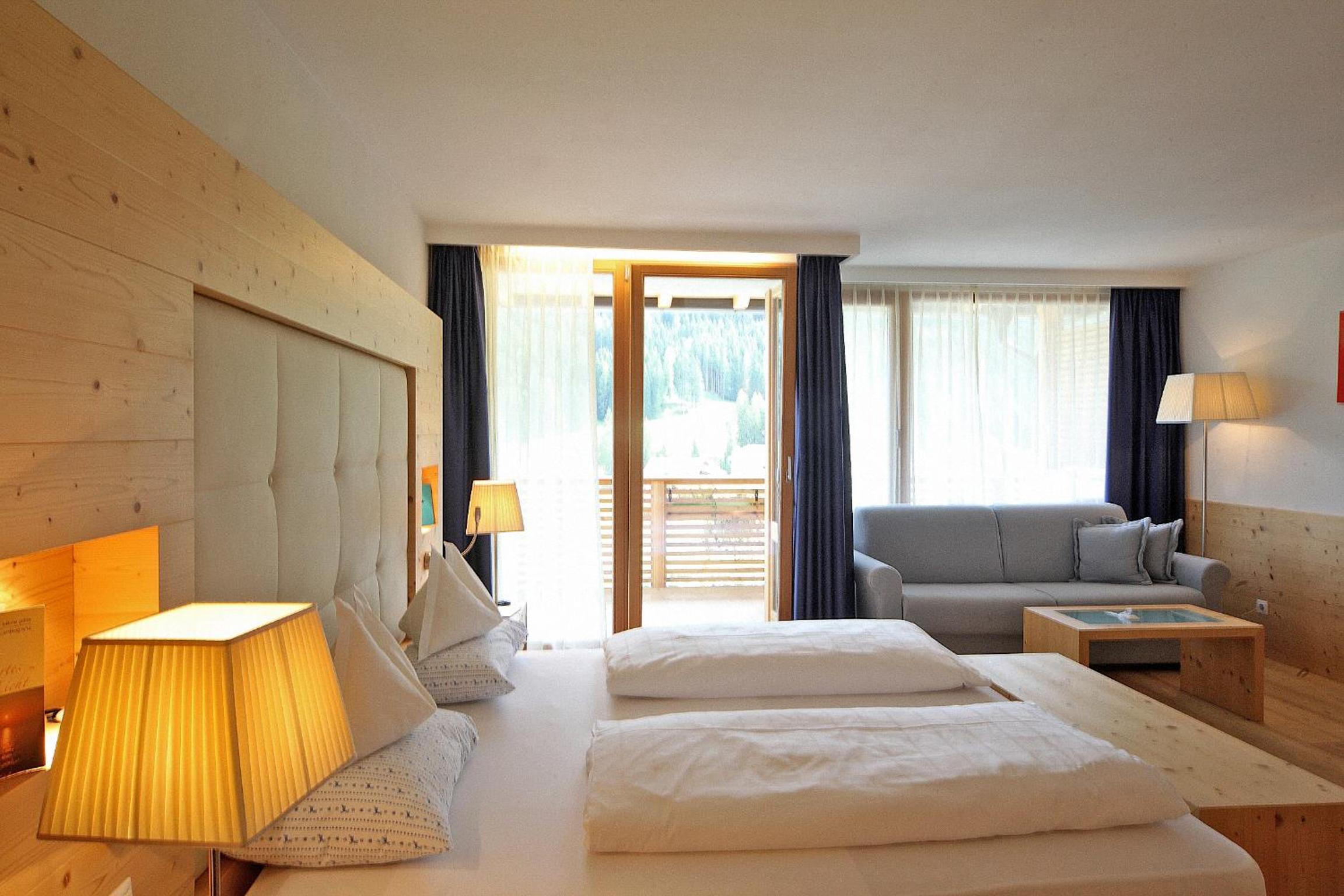 Deluxe Double Room with Balcony photo 3