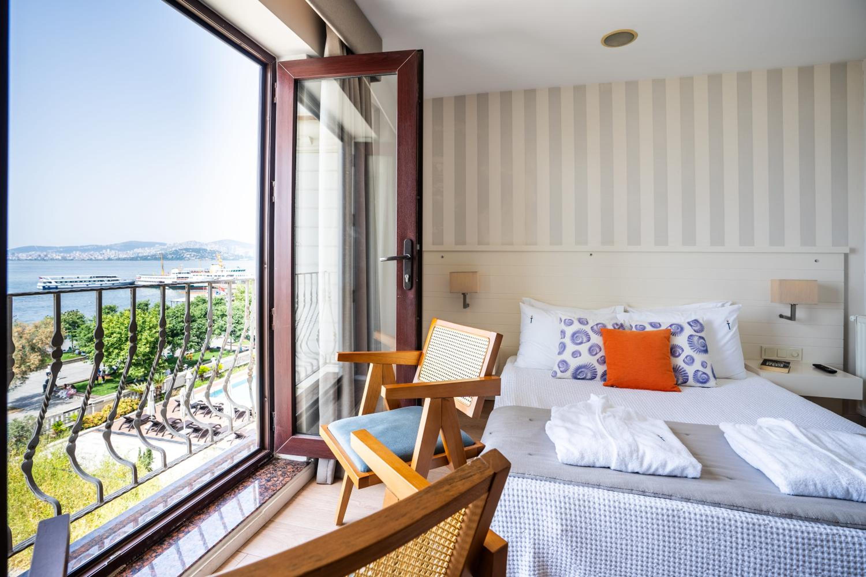 Queen Room with Sea View photo 3