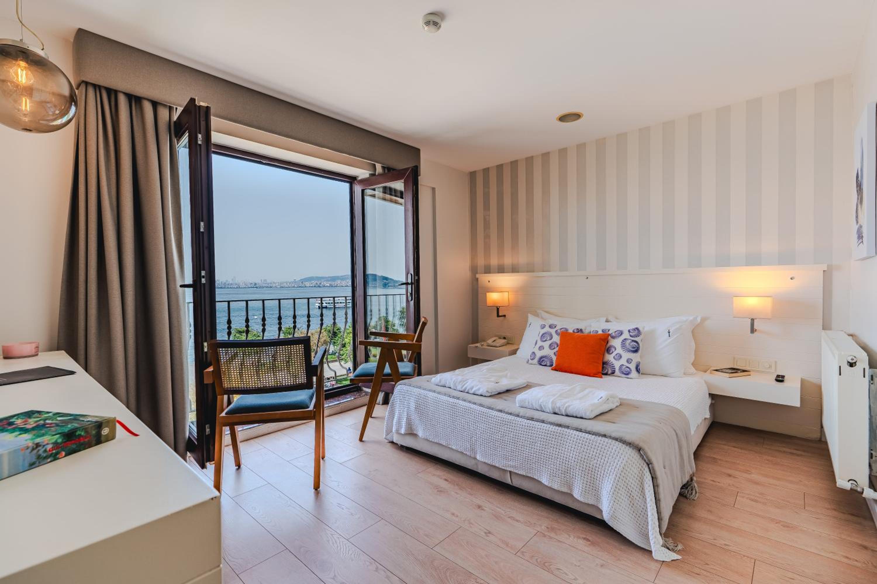 Queen Room with Sea View photo 1