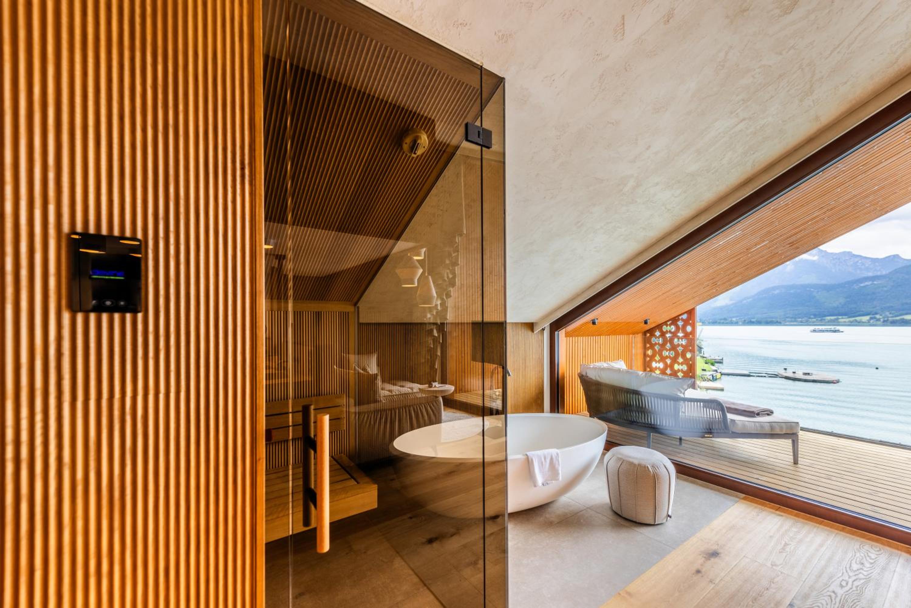 Deluxe King Suite