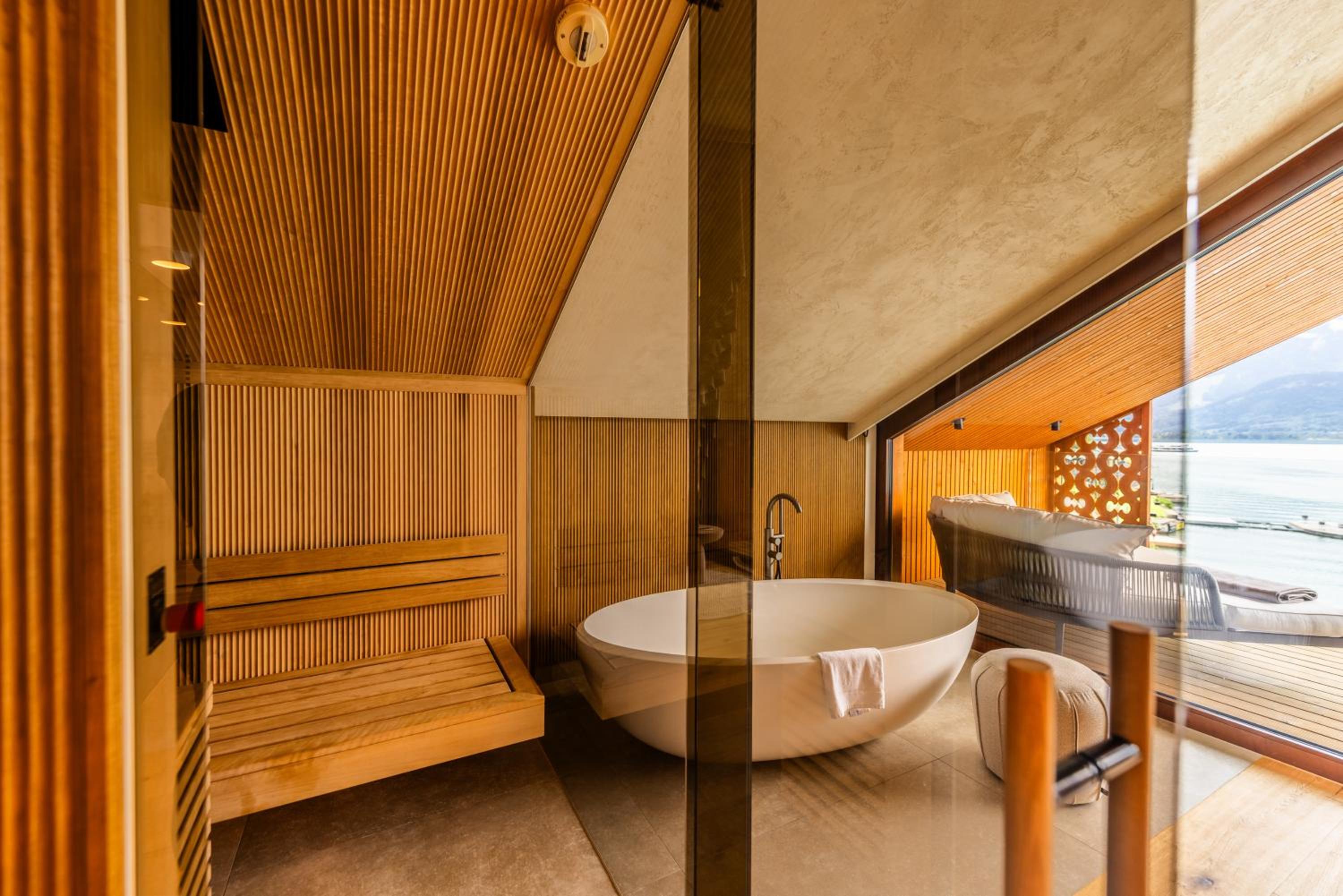 Deluxe King Suite