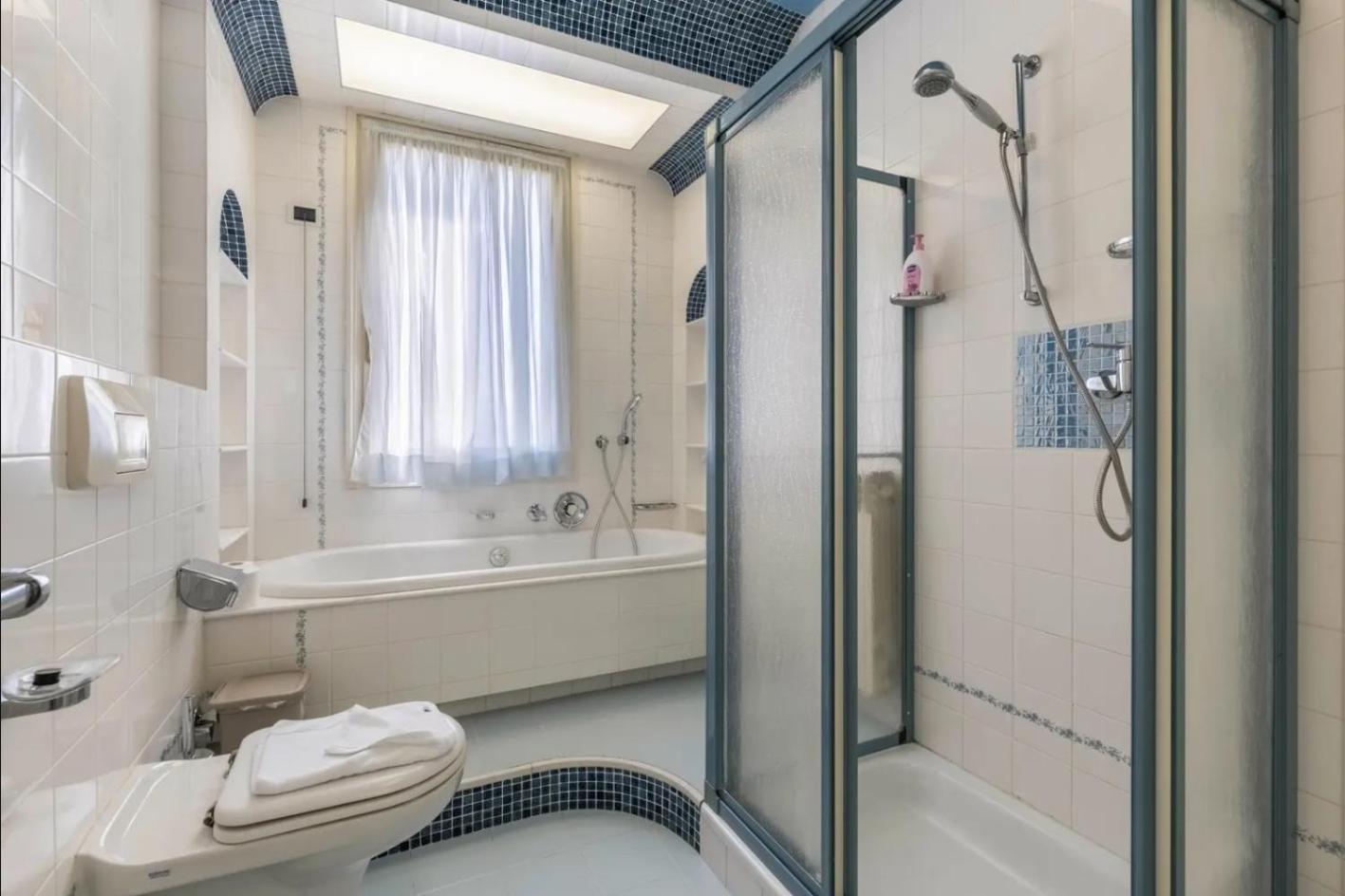 Double Room With Private Bathroom photo 2