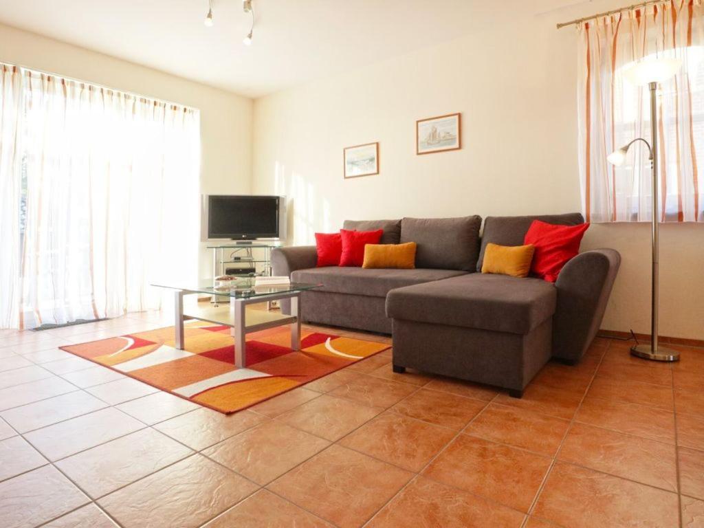 One-Bedroom Apartment with Balcony and Terrace photo 1
