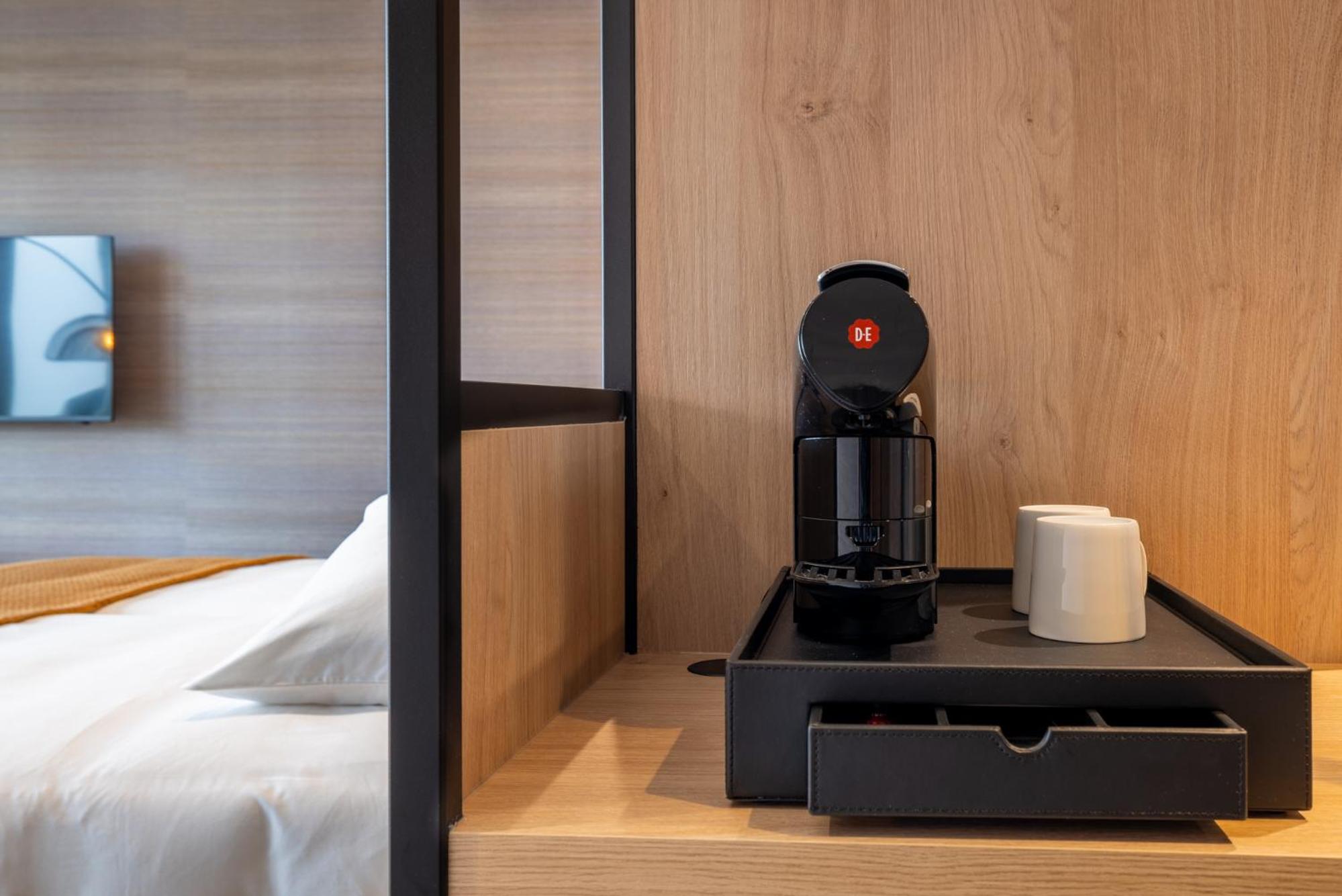 Deluxe Double Room with Balcony photo 2