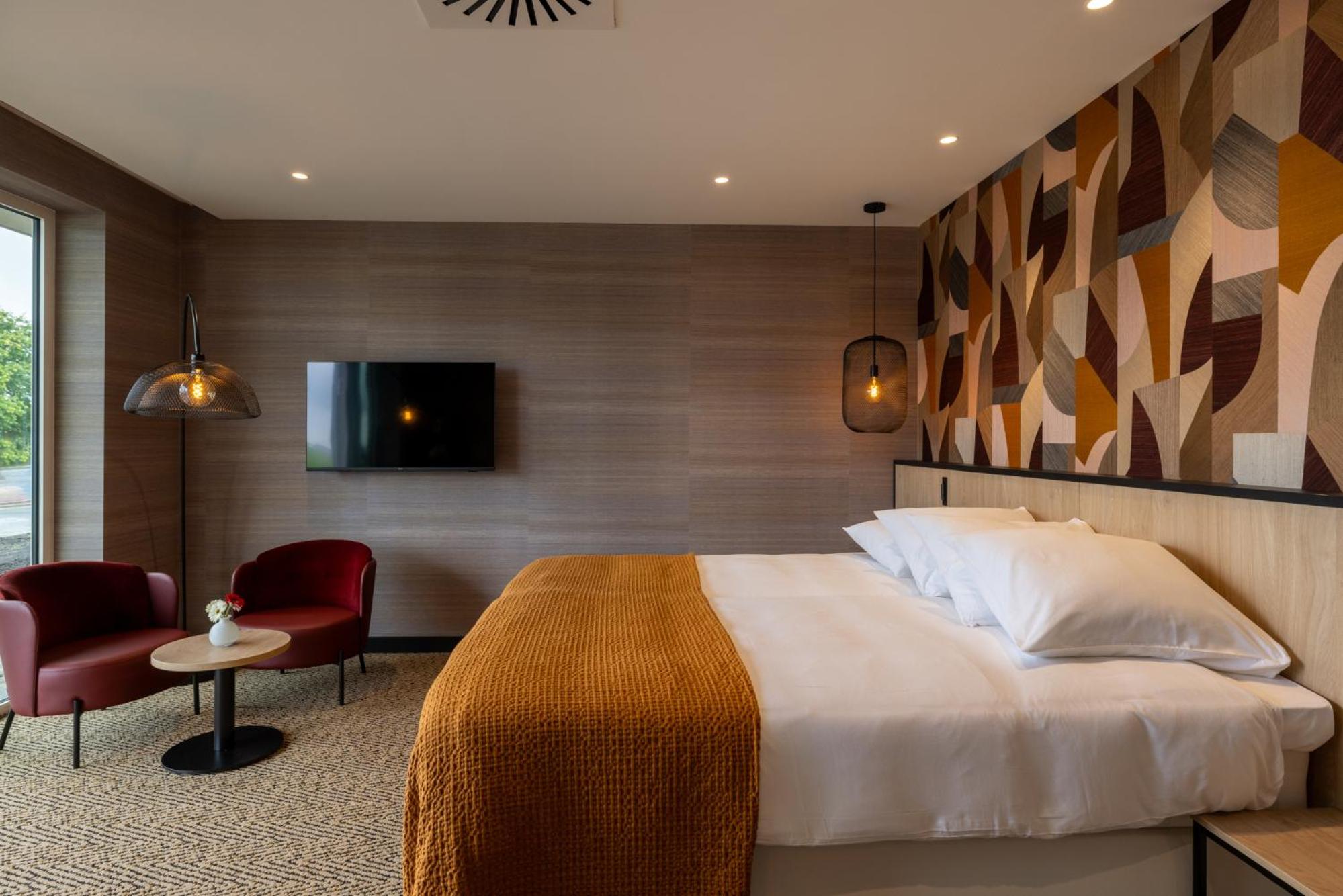 Deluxe Double Room with Balcony photo 3