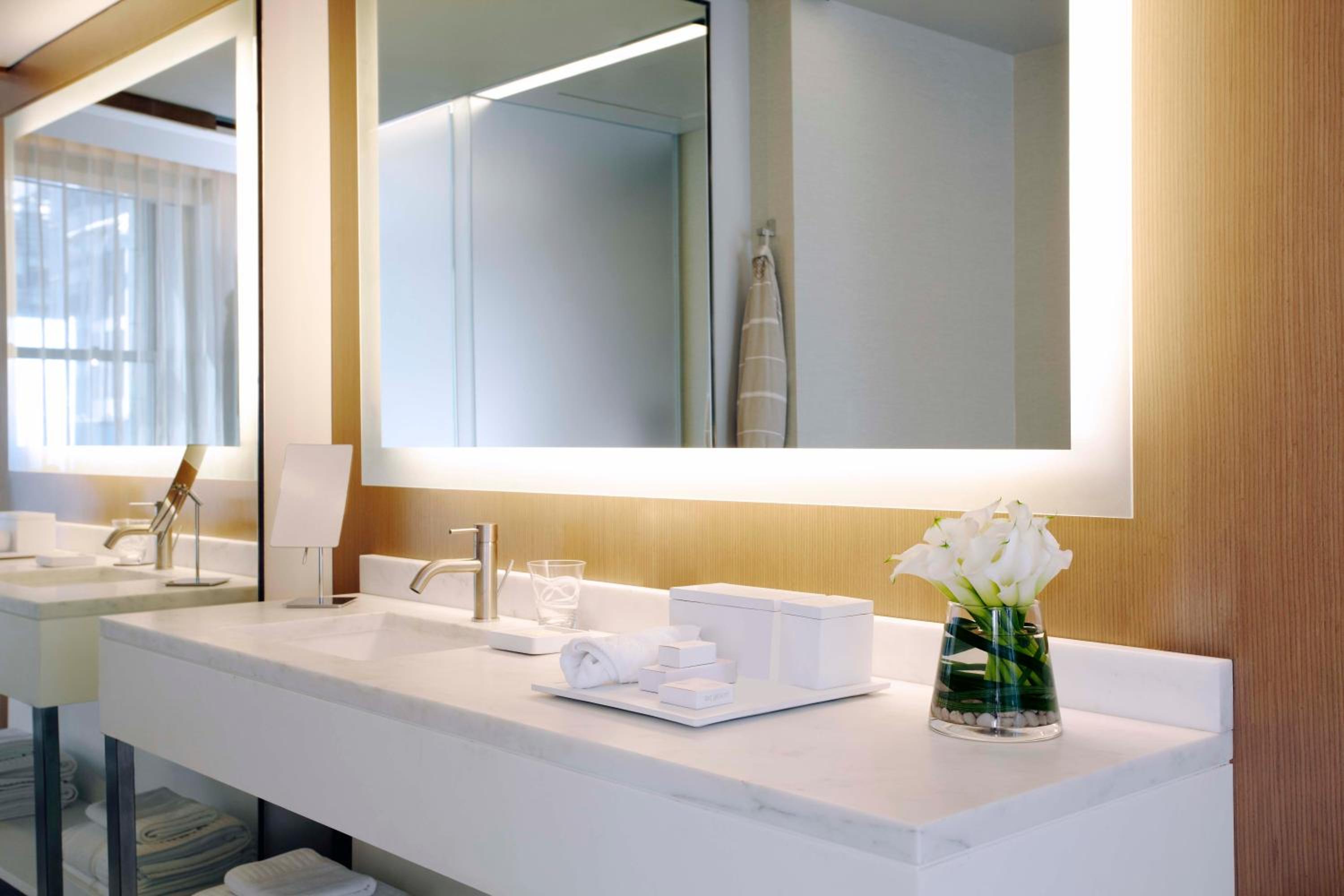 Premier City View One King Bed
