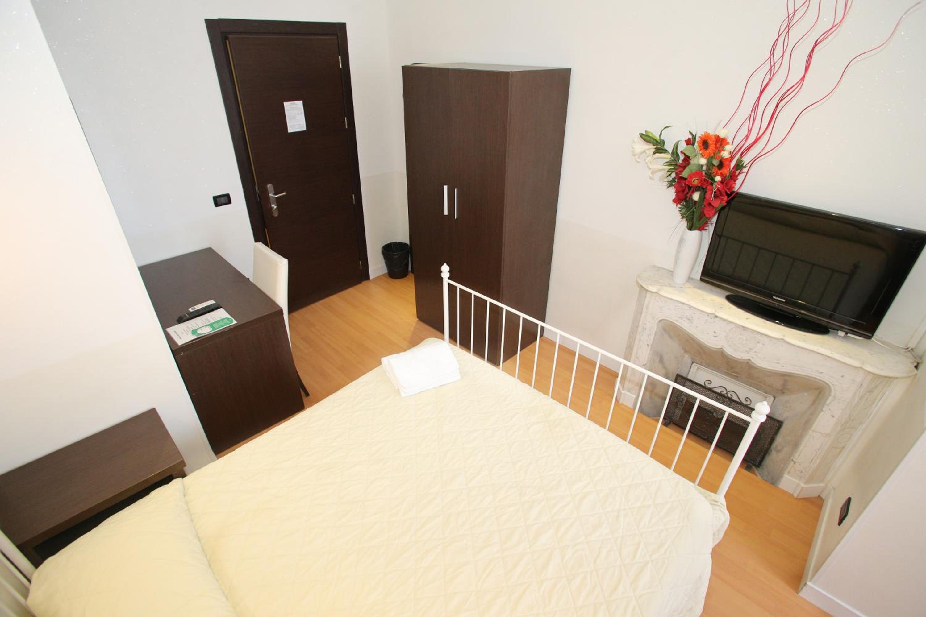 Budget Double or Twin Room - Photo 7
