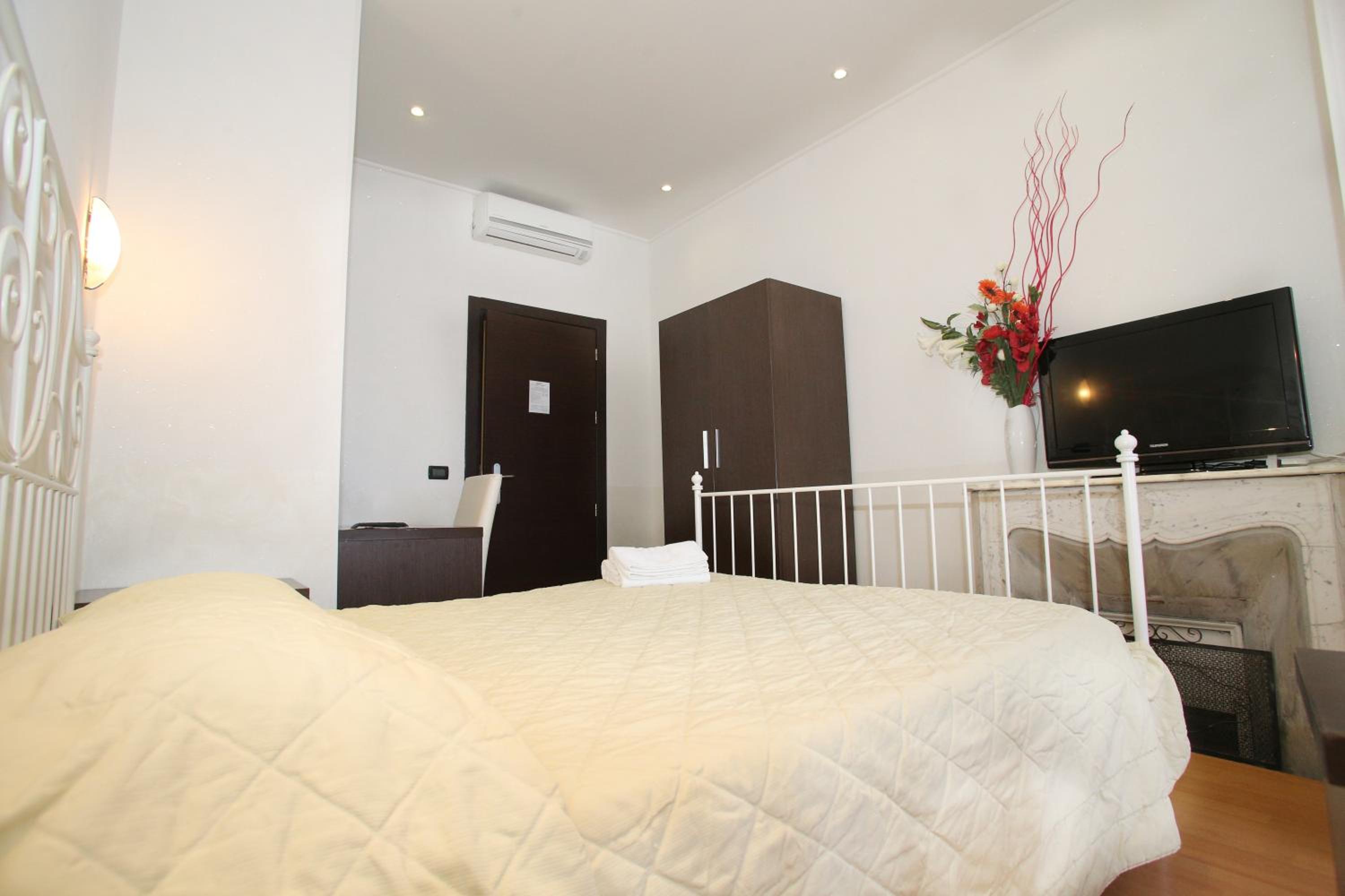 Budget Double or Twin Room - Photo 12