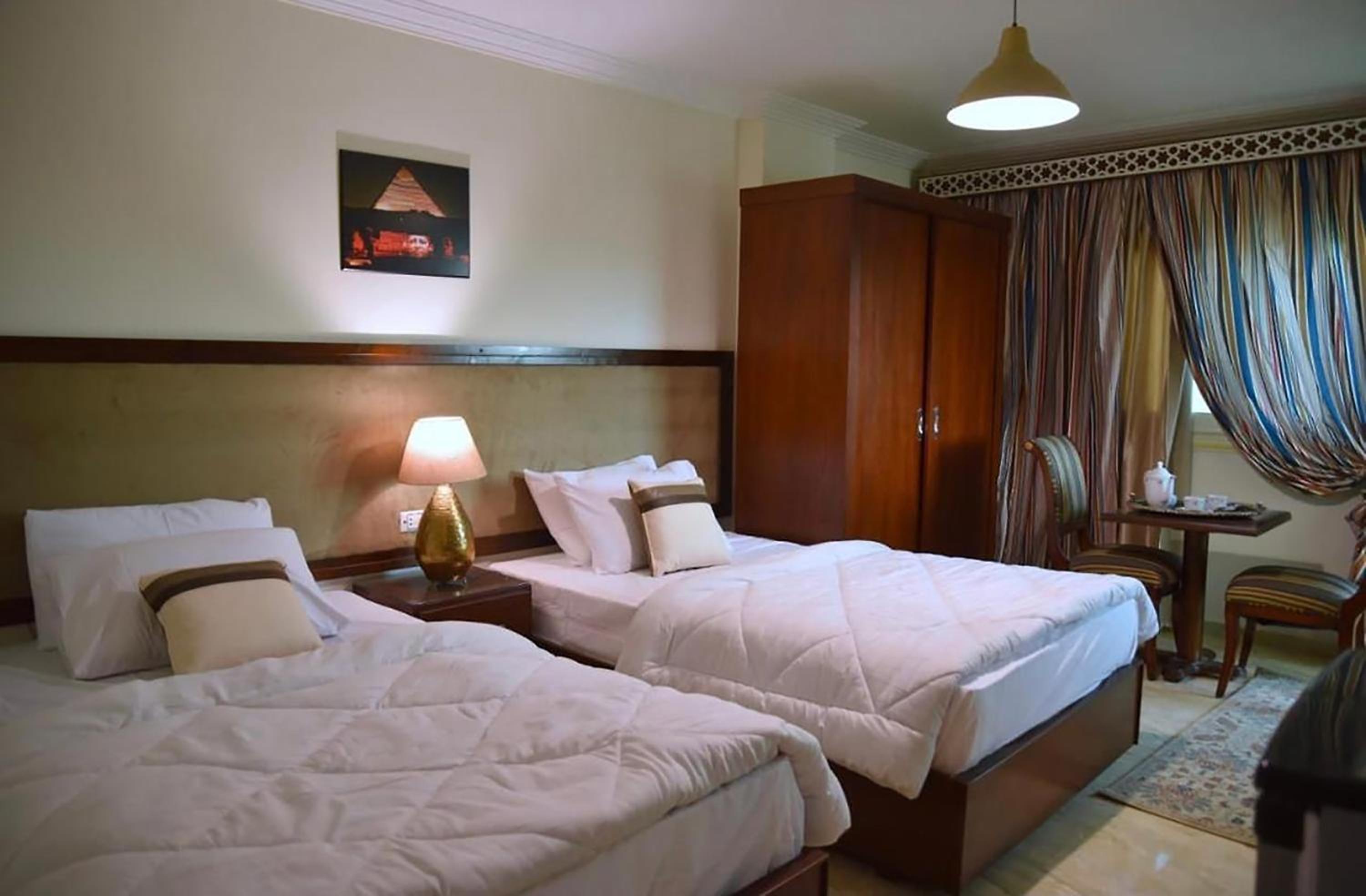 Deluxe Twin Room with Balcony and Pyramids View