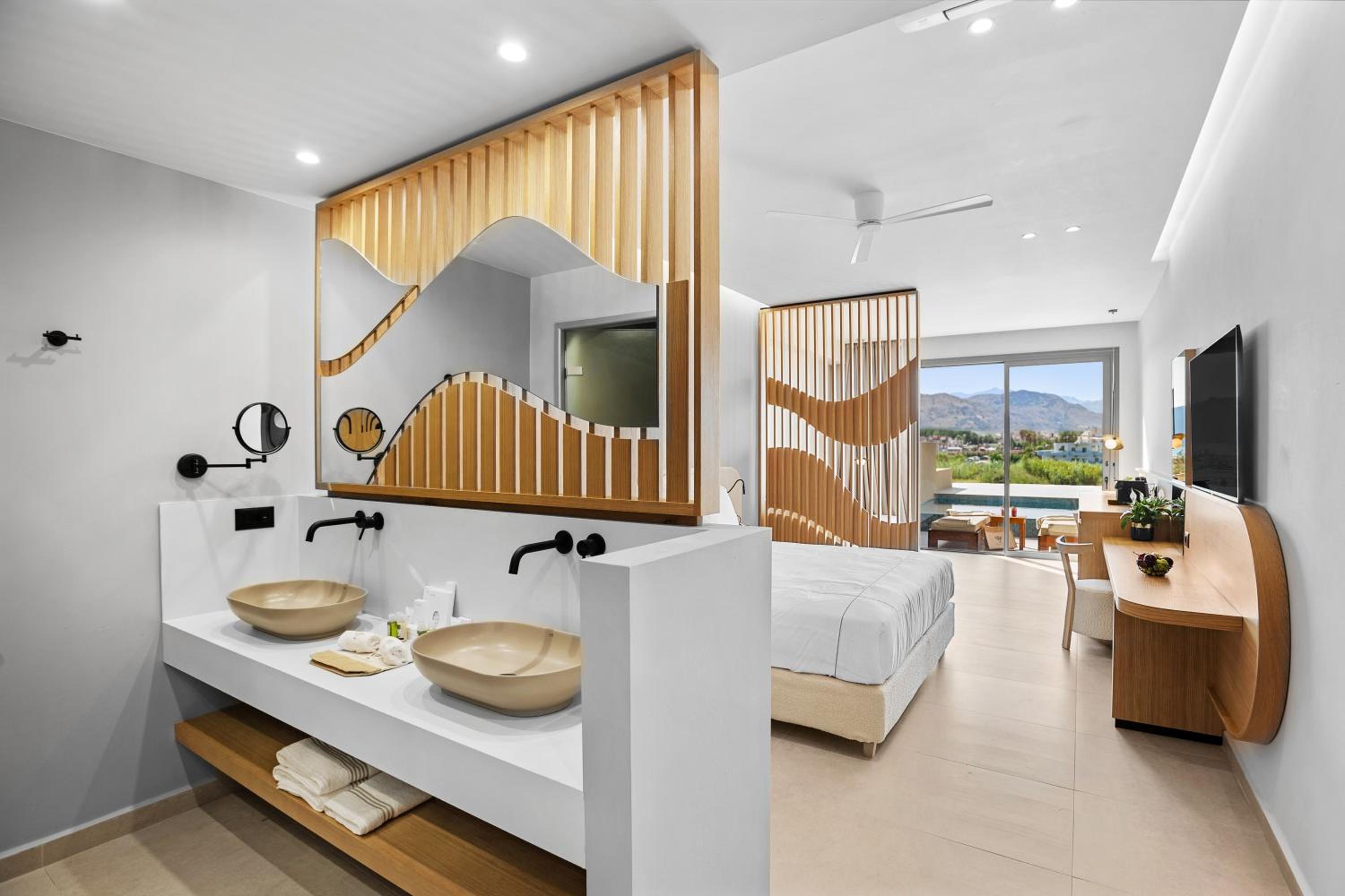 Prestige Junior Suite Swim Up Land View (JSLVP)
