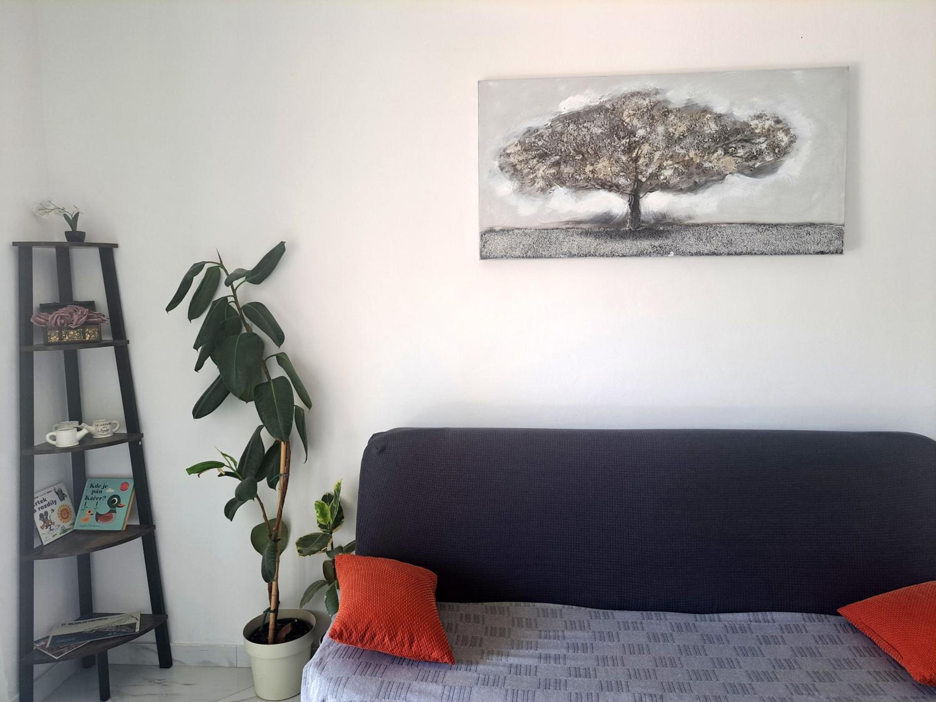 Three-Bedroom Apartment with Balcony and Sea View photo 1