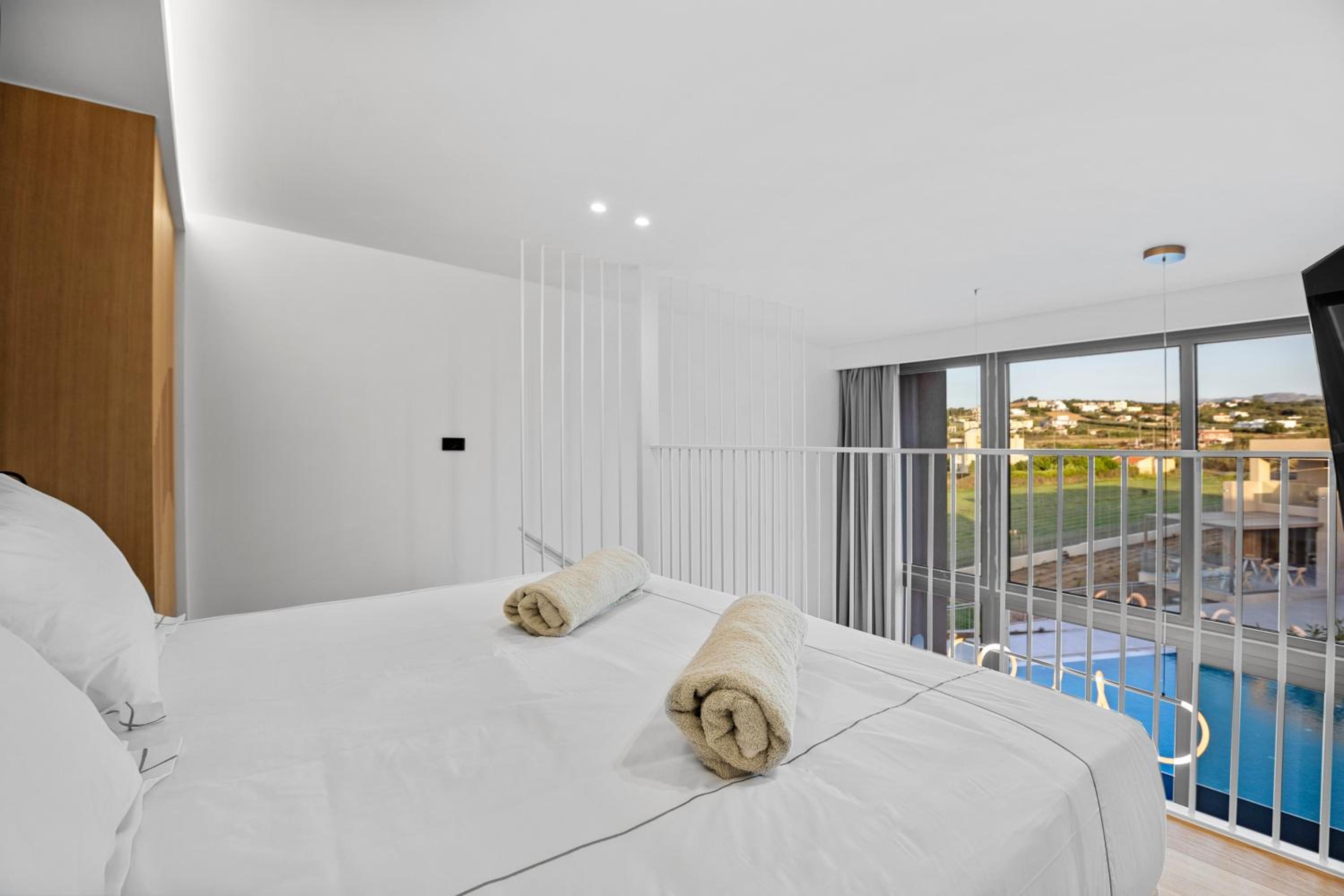 Horizon Maisonette Pool View photo 3