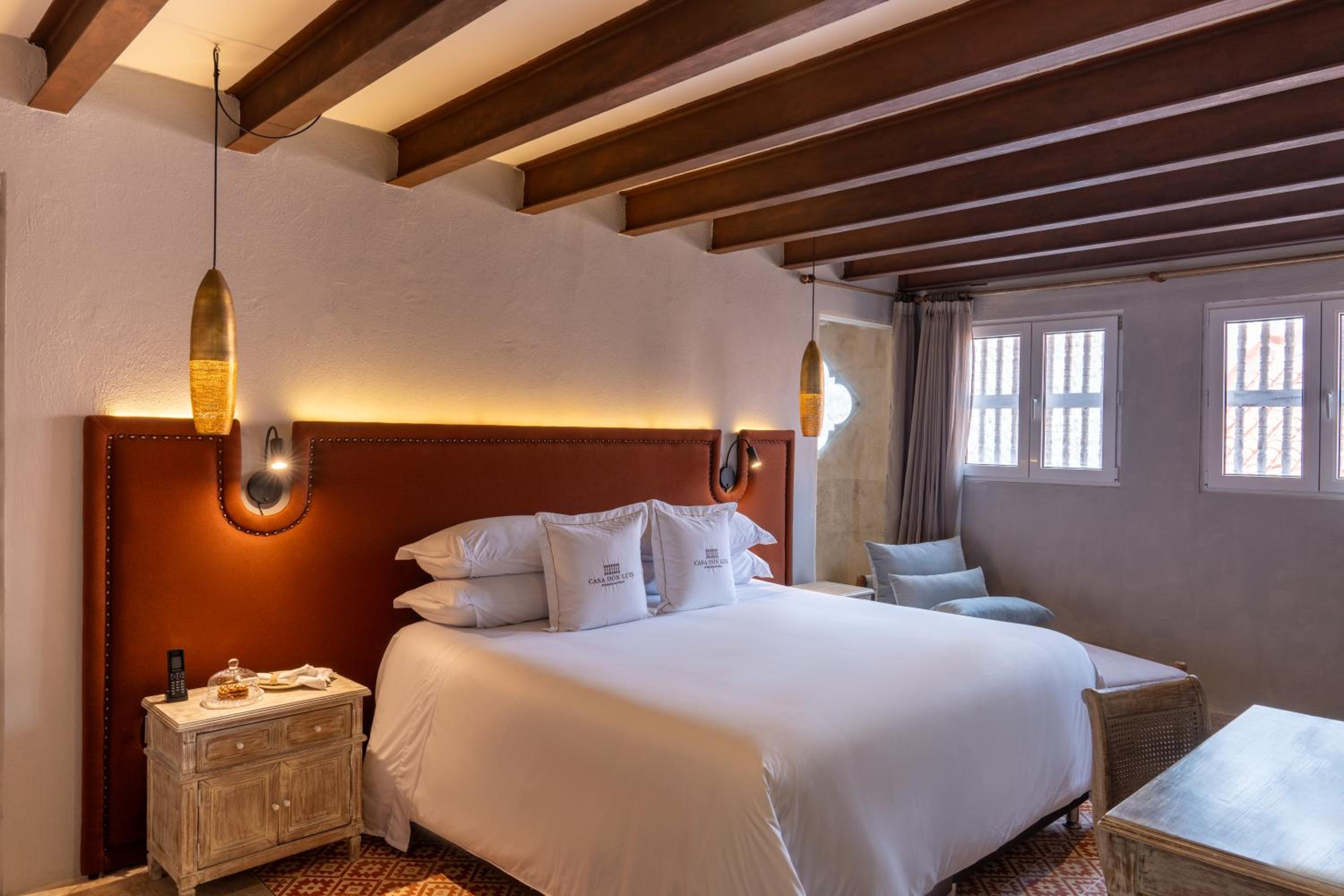 1 King Bed Studio With Balcony - Photo 1
