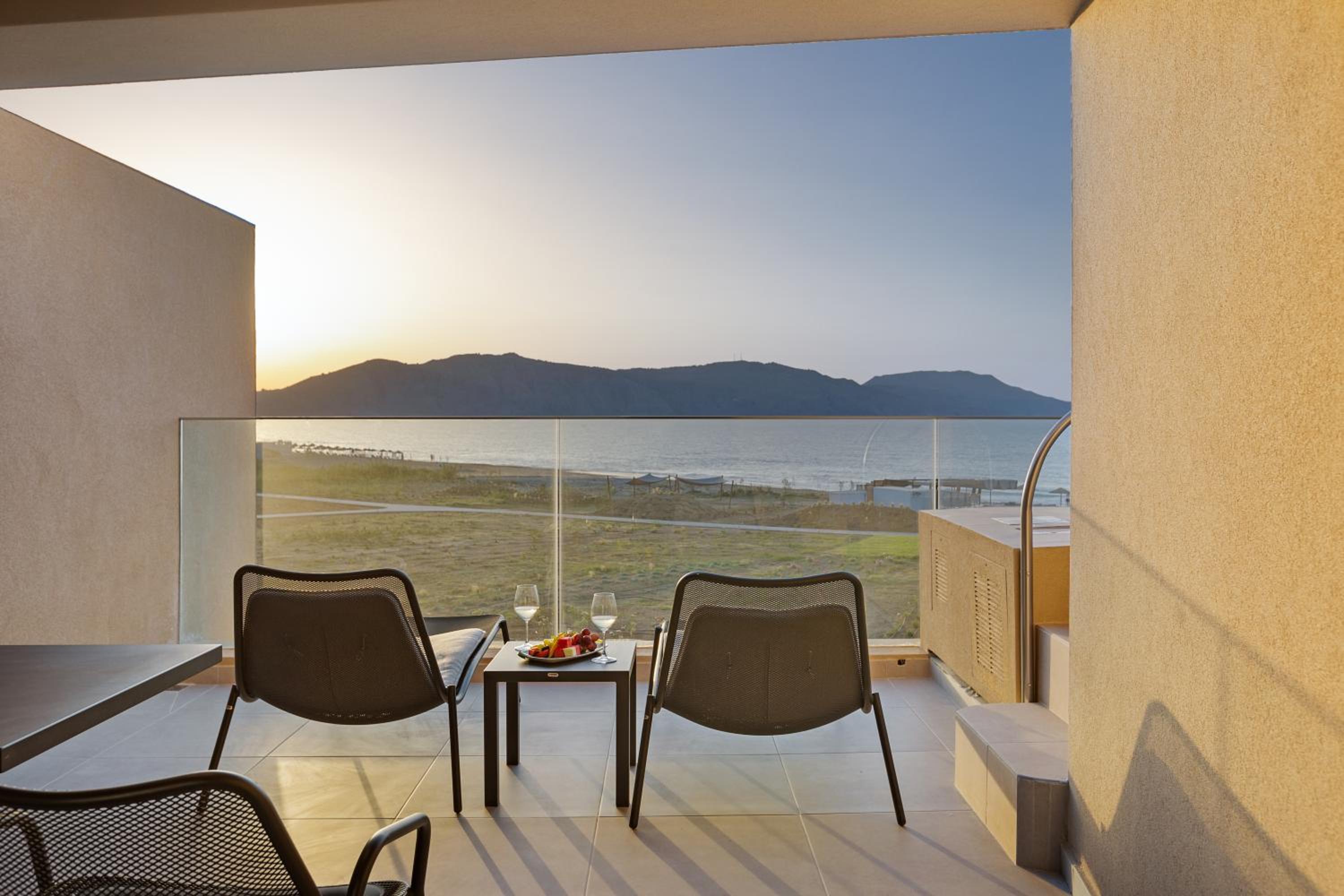 Infinity Suites Swim Up Sea View photo 2