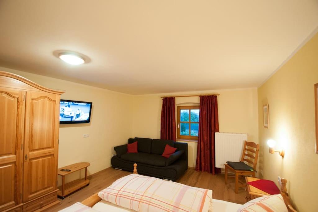 Five-Bedroom House photo 1