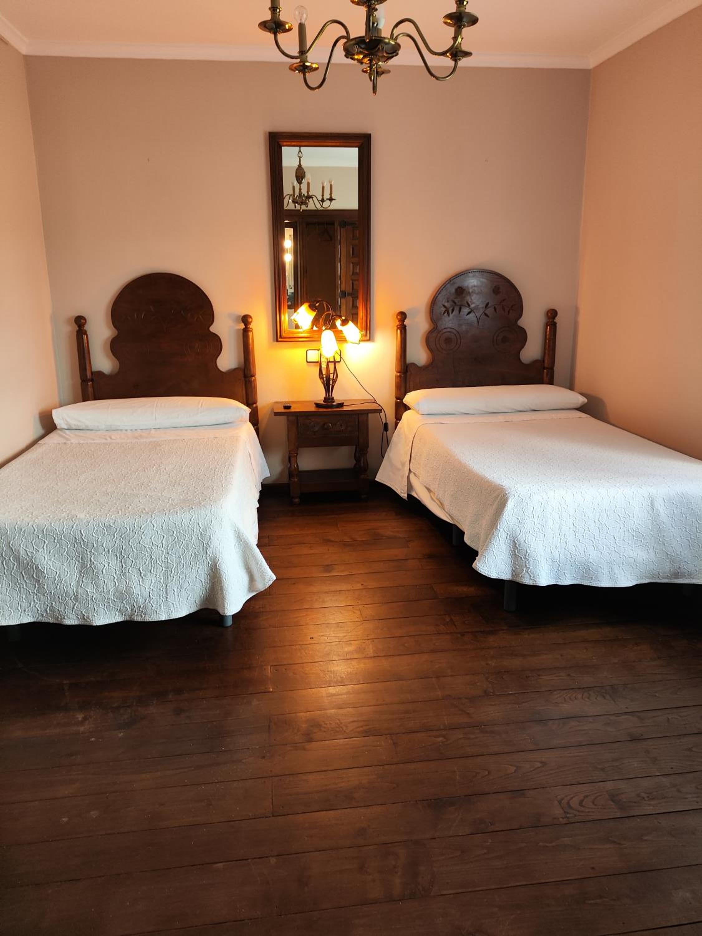 Twin Room - Photo 10