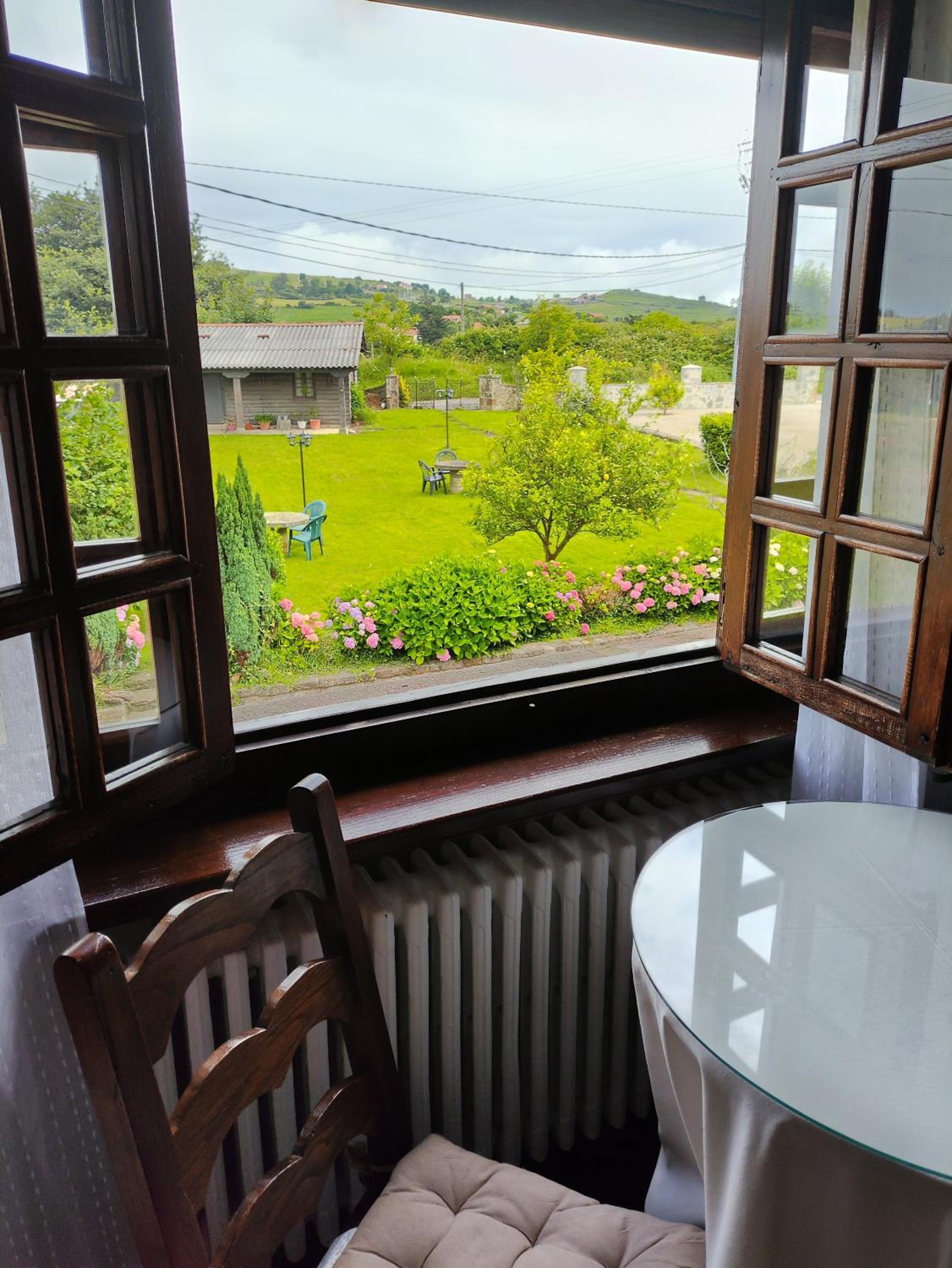 Twin Room - Photo 9