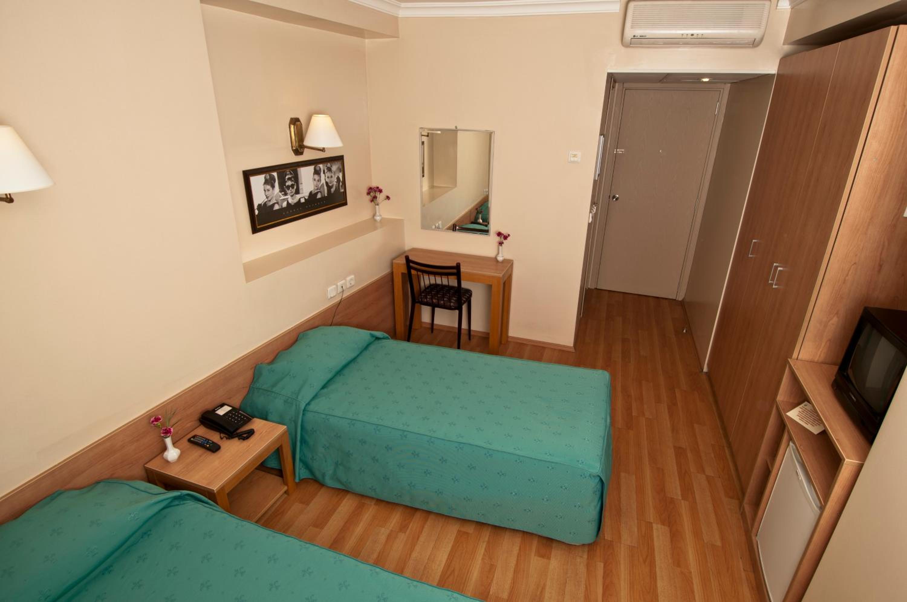 Standard Double or Twin Room photo 2