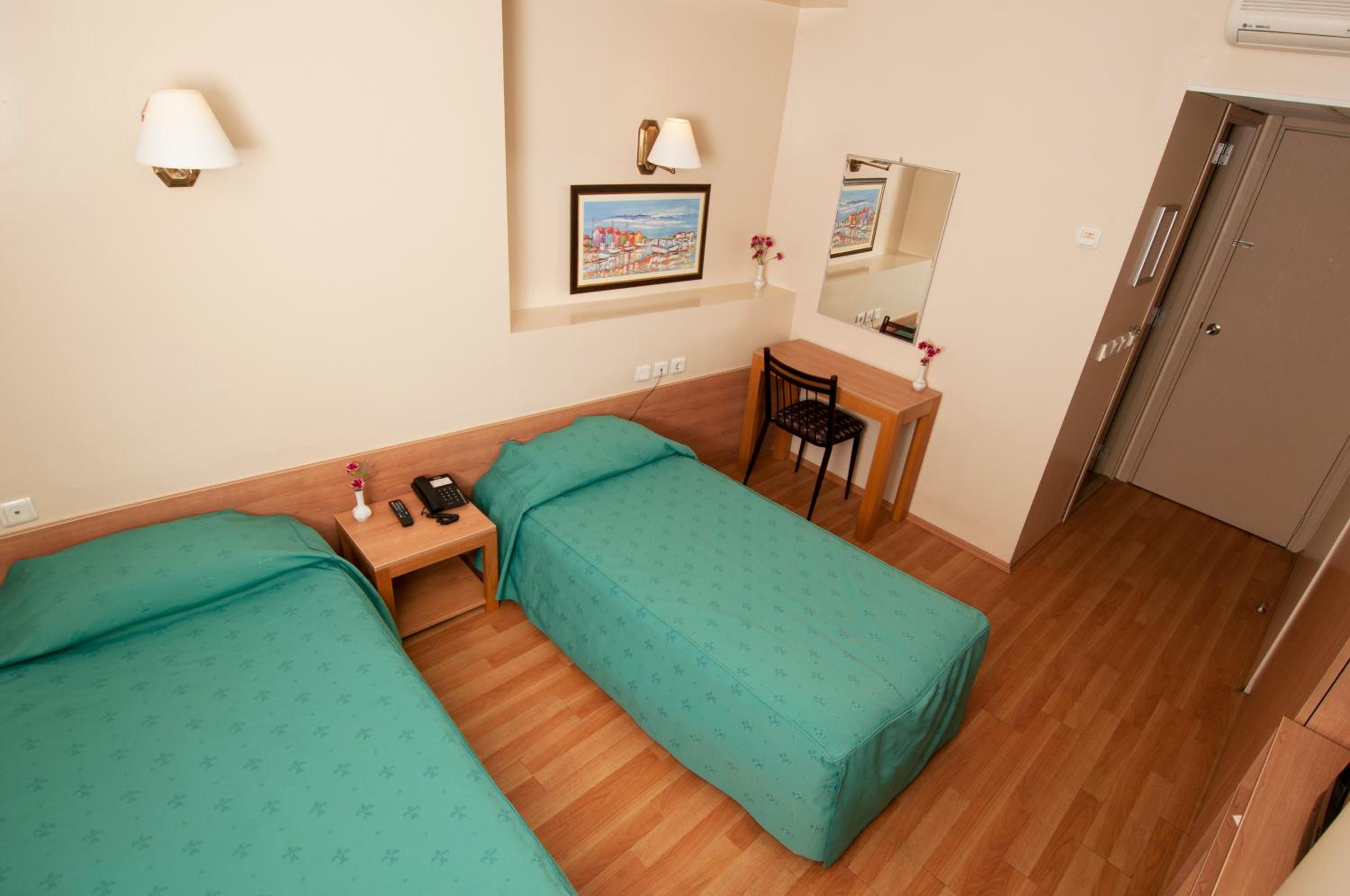Standard Double or Twin Room photo 3