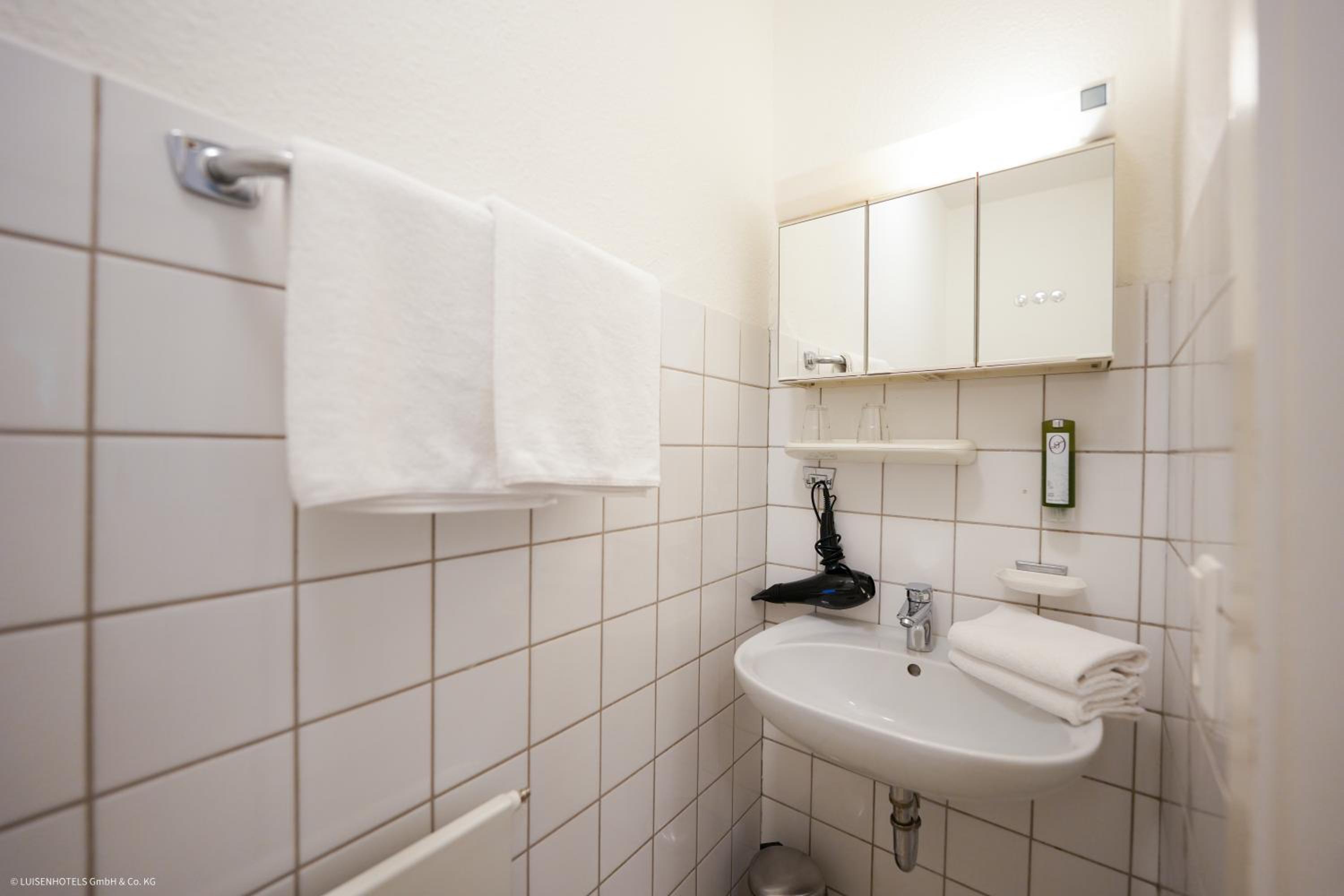 Double Room with Balcony - Photo 3
