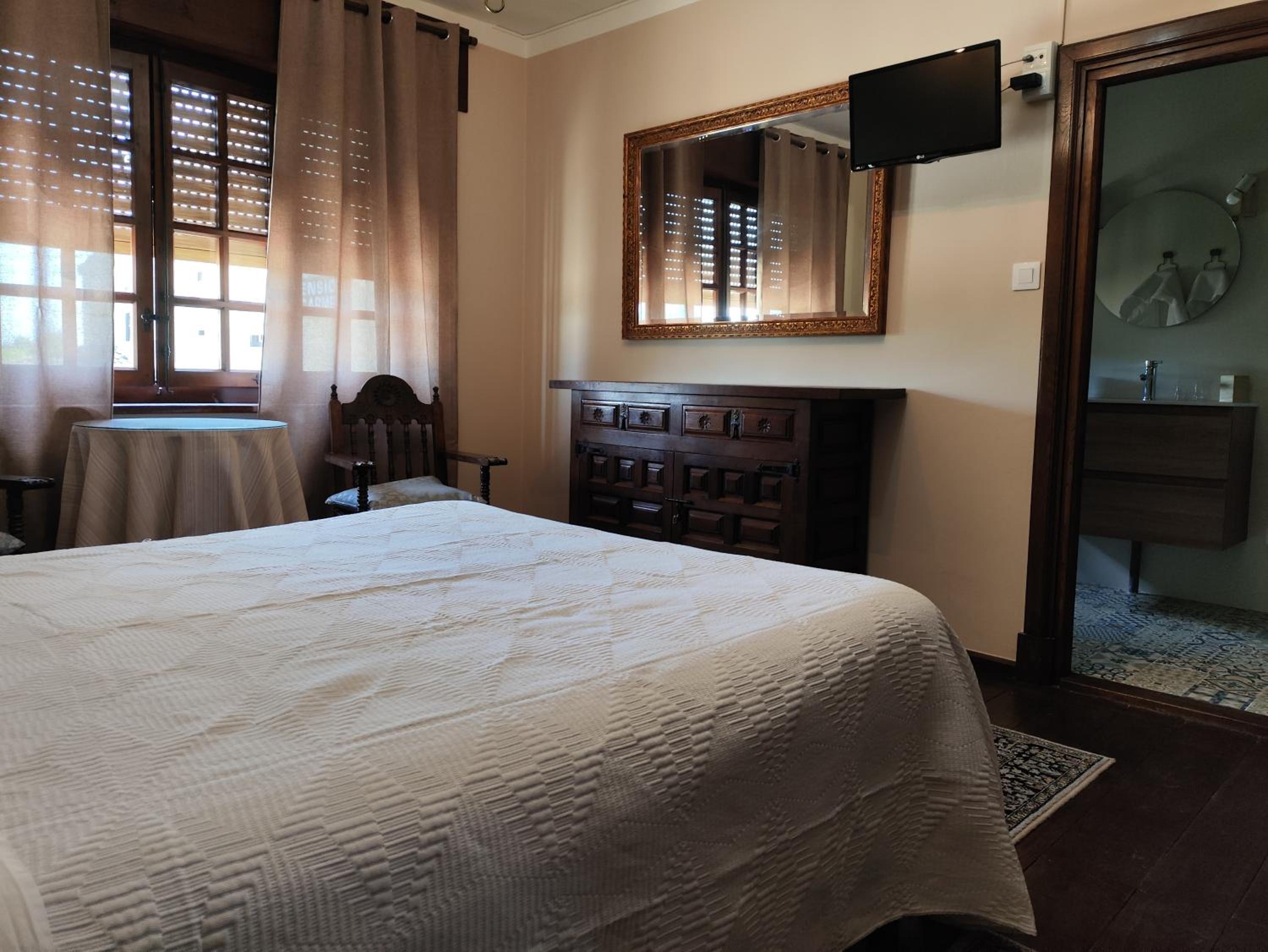 Double Room - Photo 8