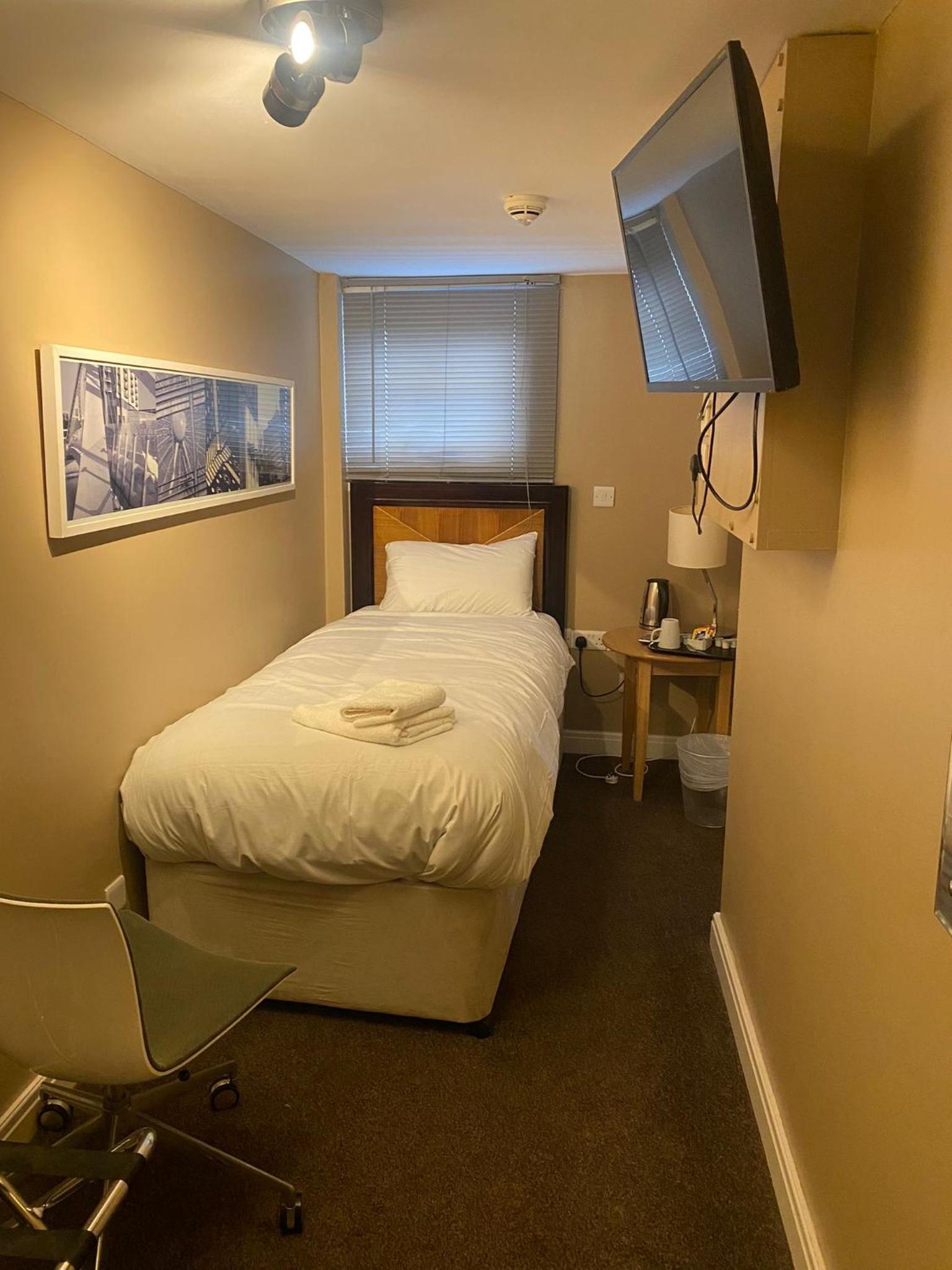 Single Room - Photo 1