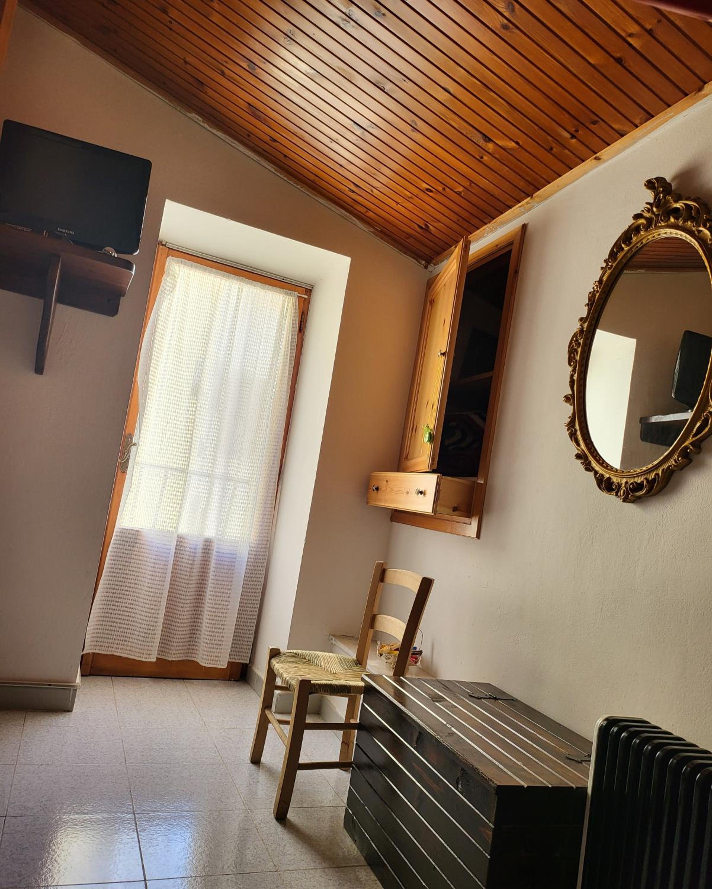 One-Bedroom House photo 1