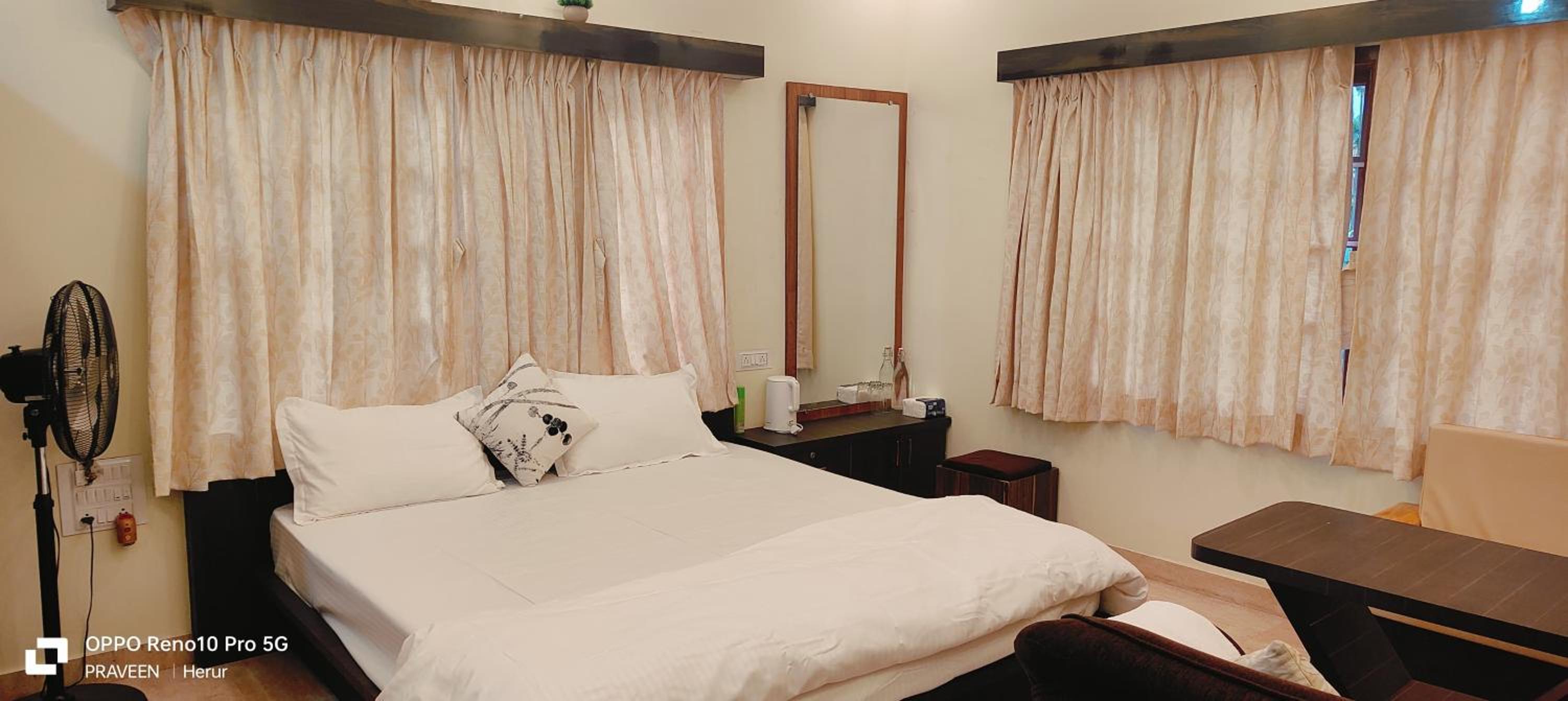 Deluxe Room (2 Adults + 1 Child) photo 1