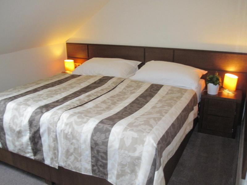 Economy Double or Twin Room - Attic - Photo 8