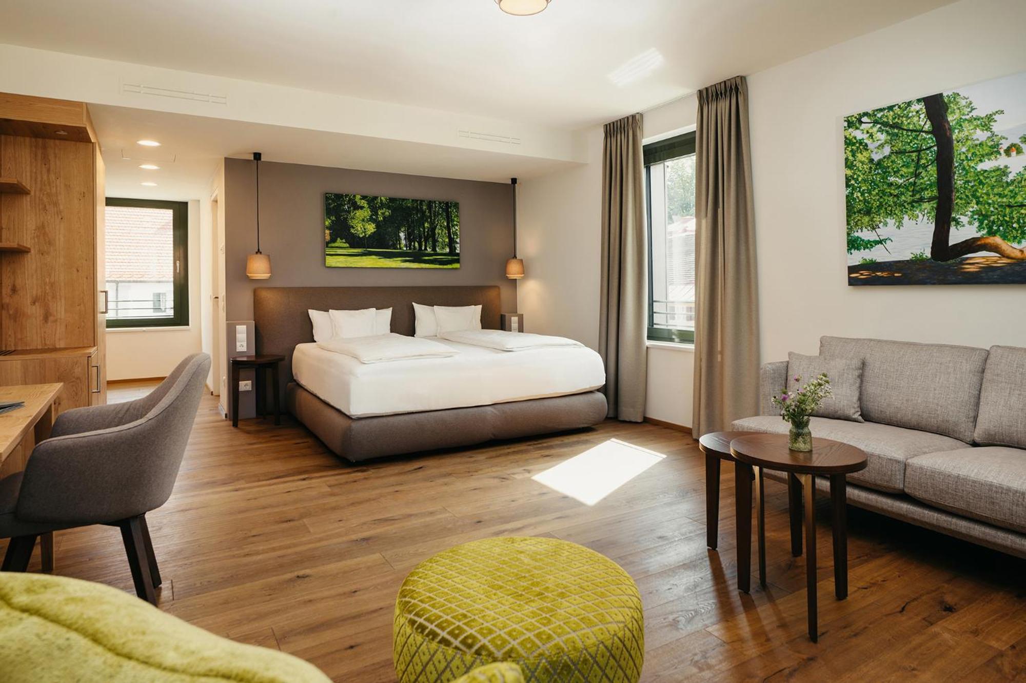Junior Suite with Balcony - Photo 3