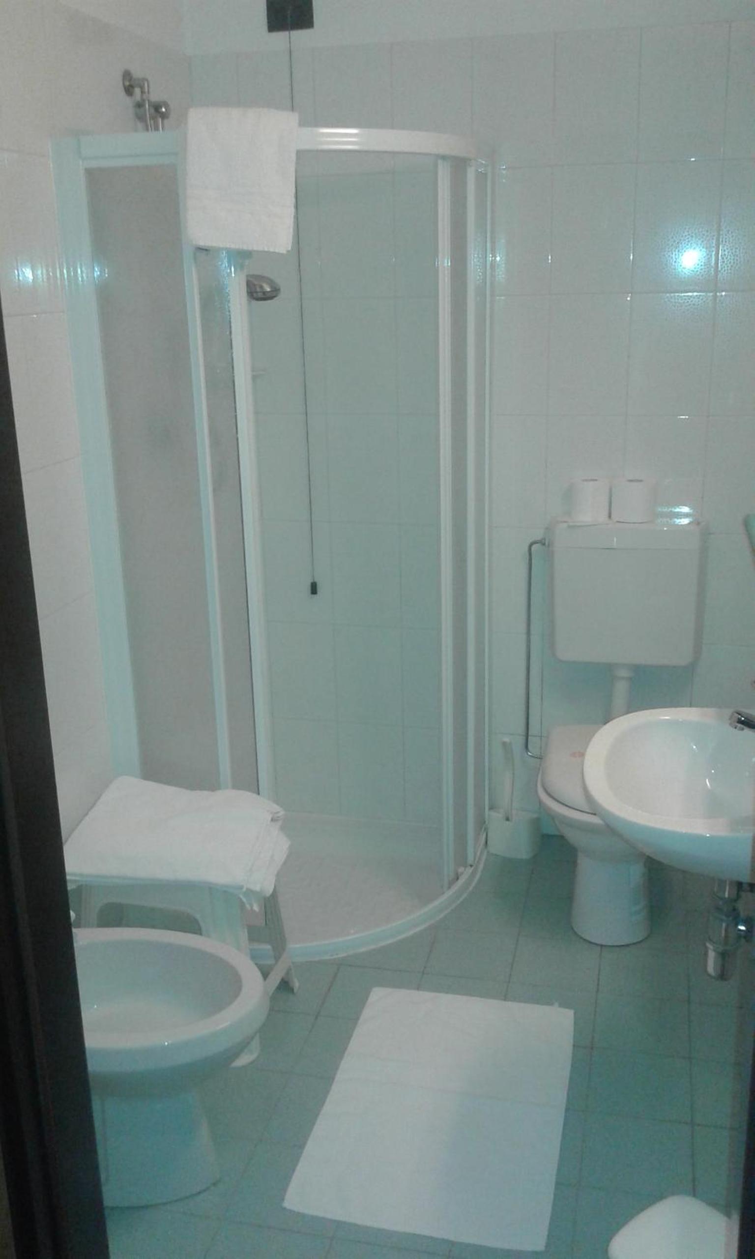Single Room with Private Bathroom photo 3