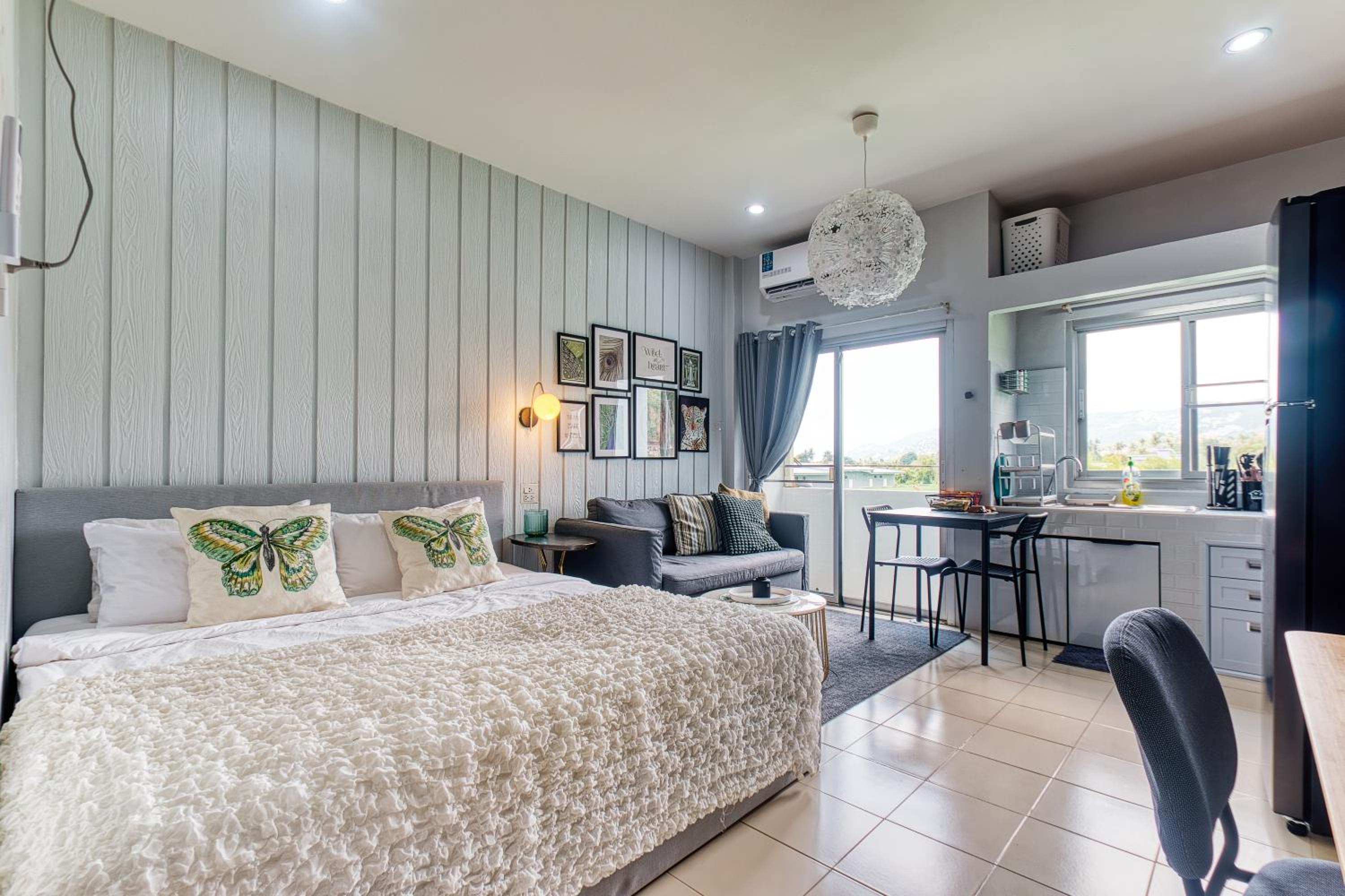 King Studio with Sofa Bed