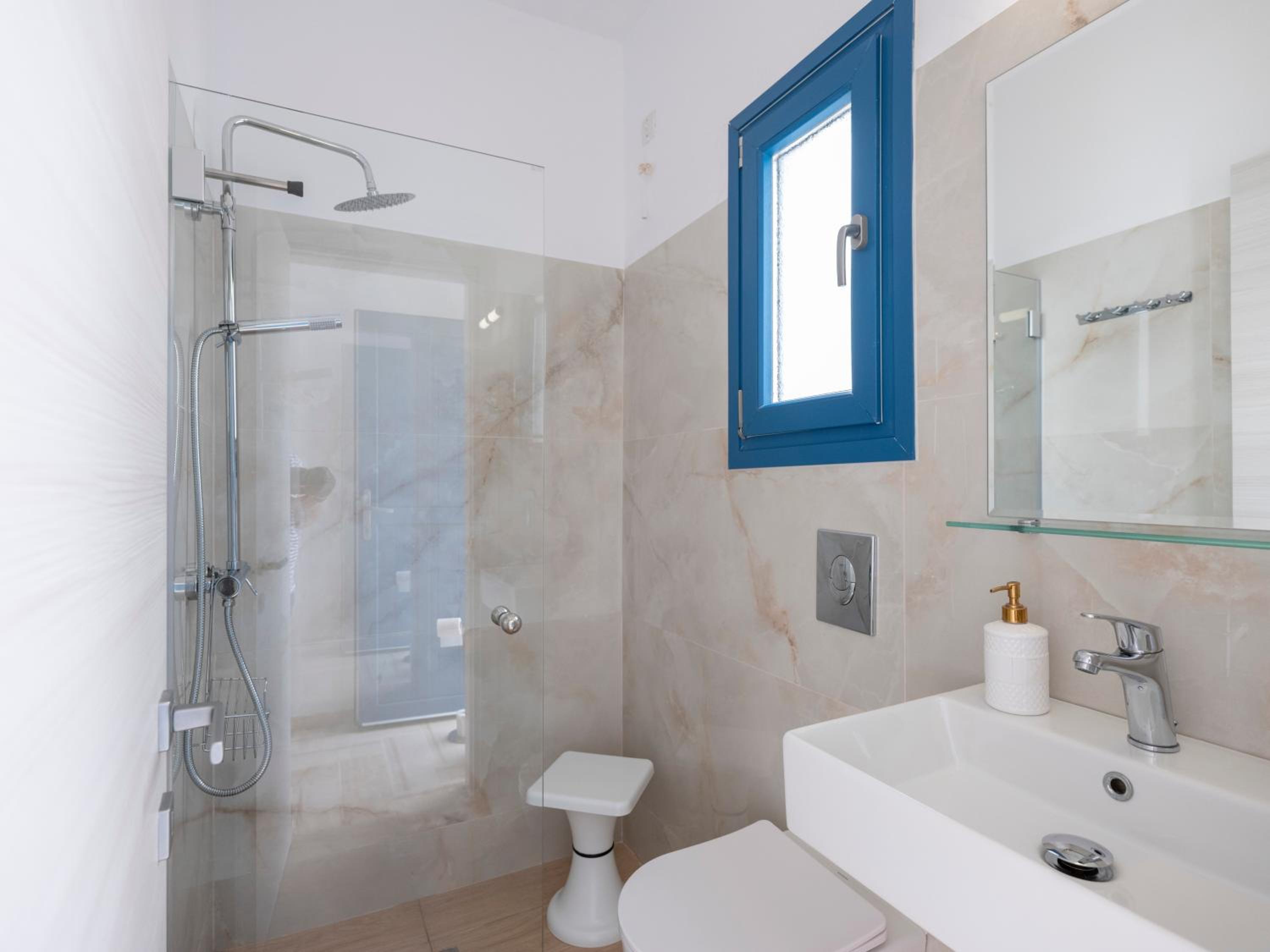Triple Room - Photo 12