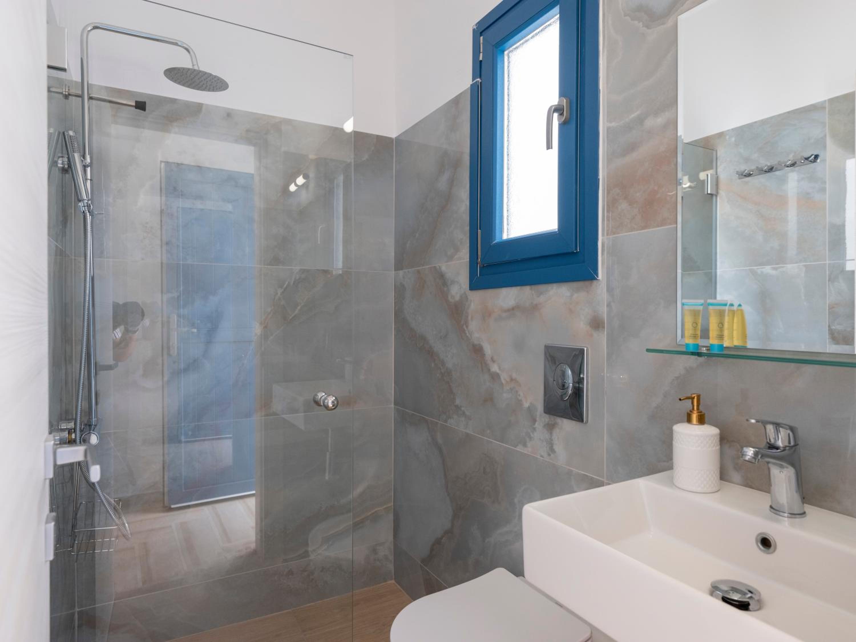 Triple Room - Photo 16
