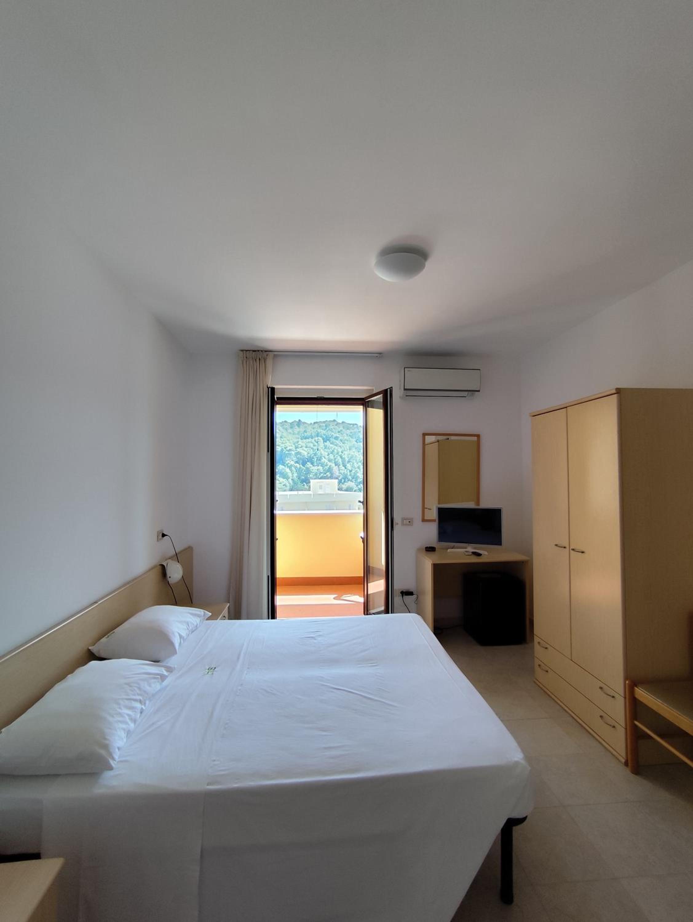 Double Room - Photo 3