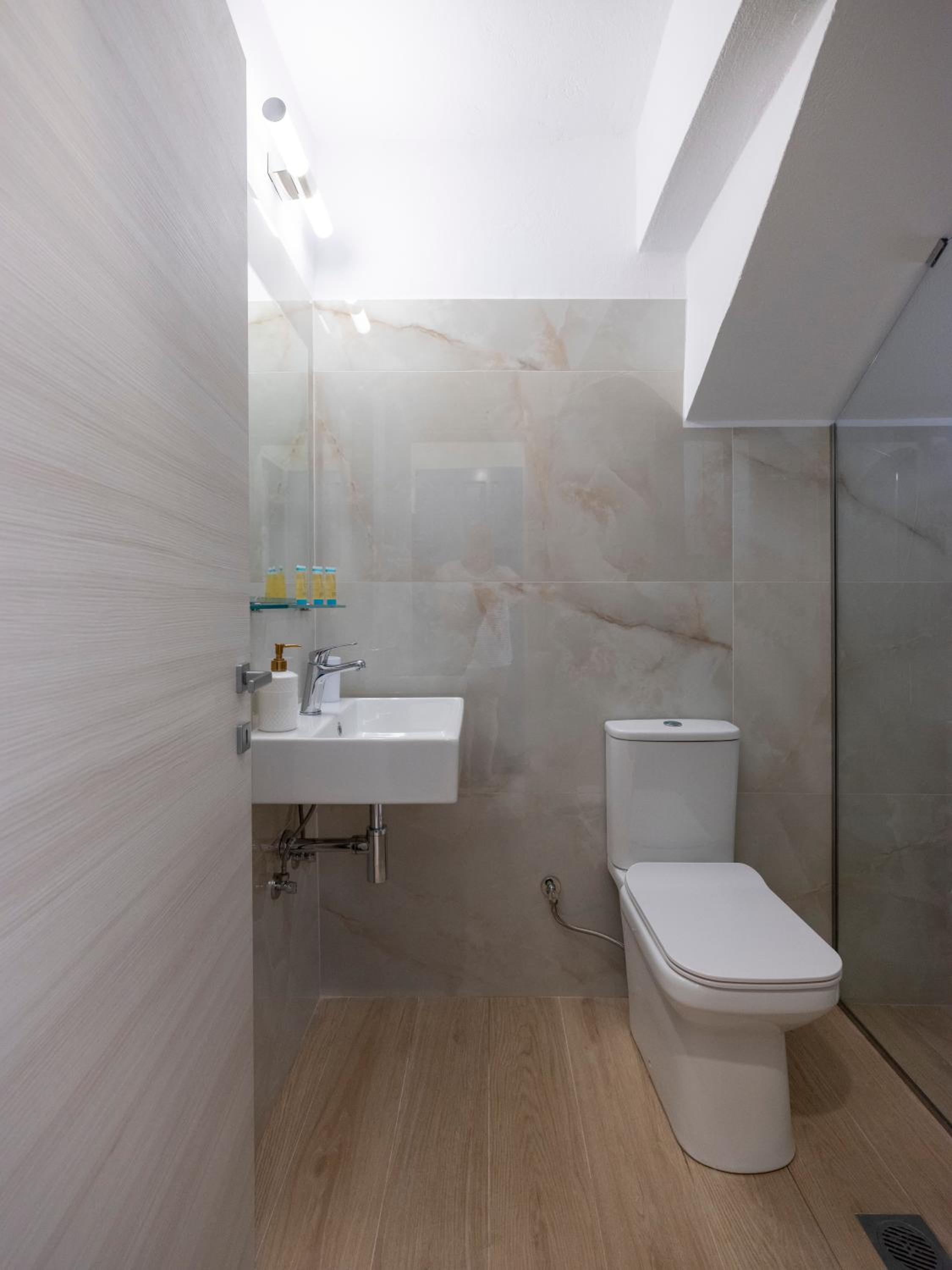 Budget Triple Room Semi Basement photo 3
