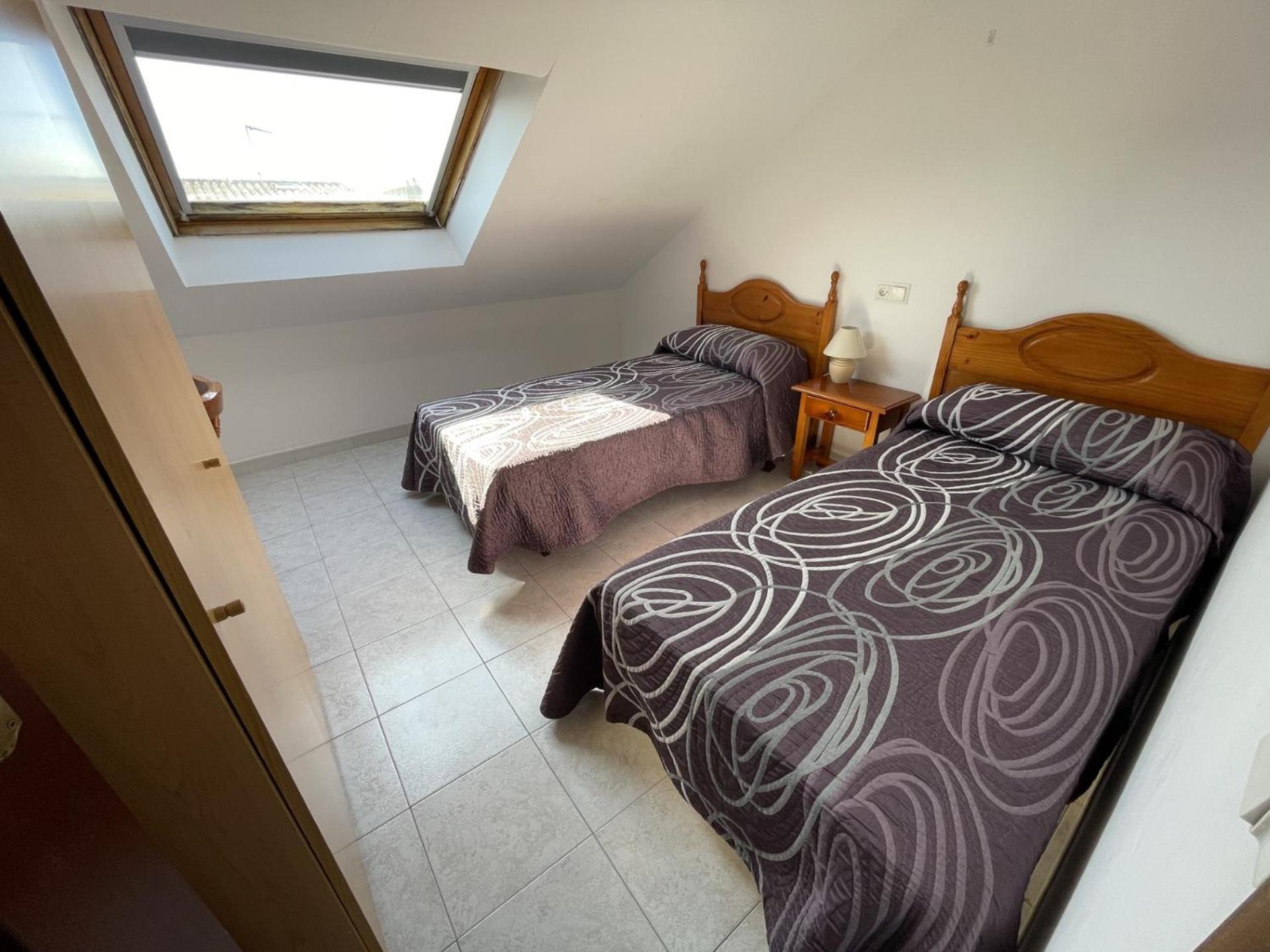 Triple Room with Private Bathroom - Photo 3